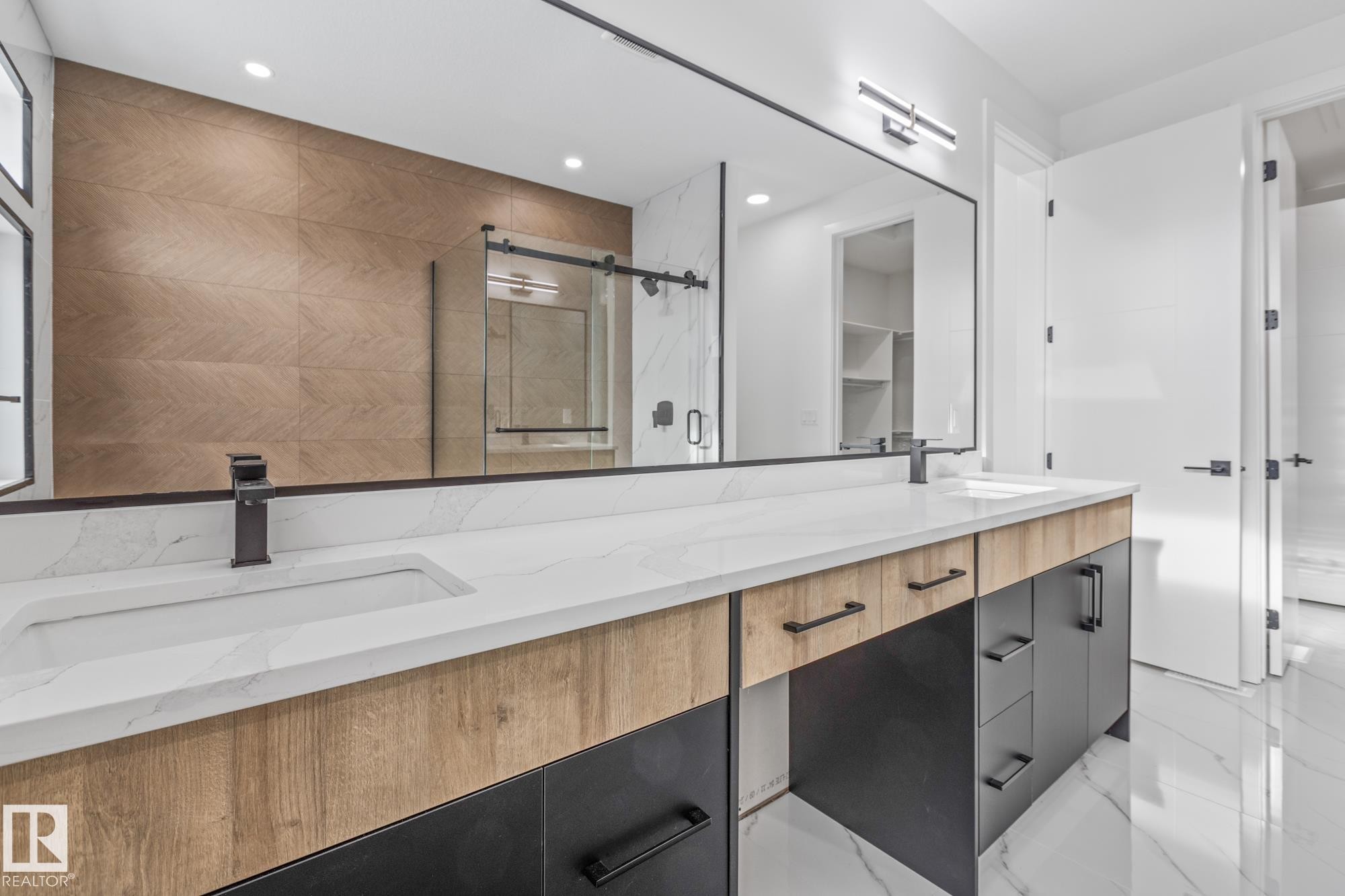 416 Pine Point(E), Leduc, AB - Indoor Photo Showing Other Room