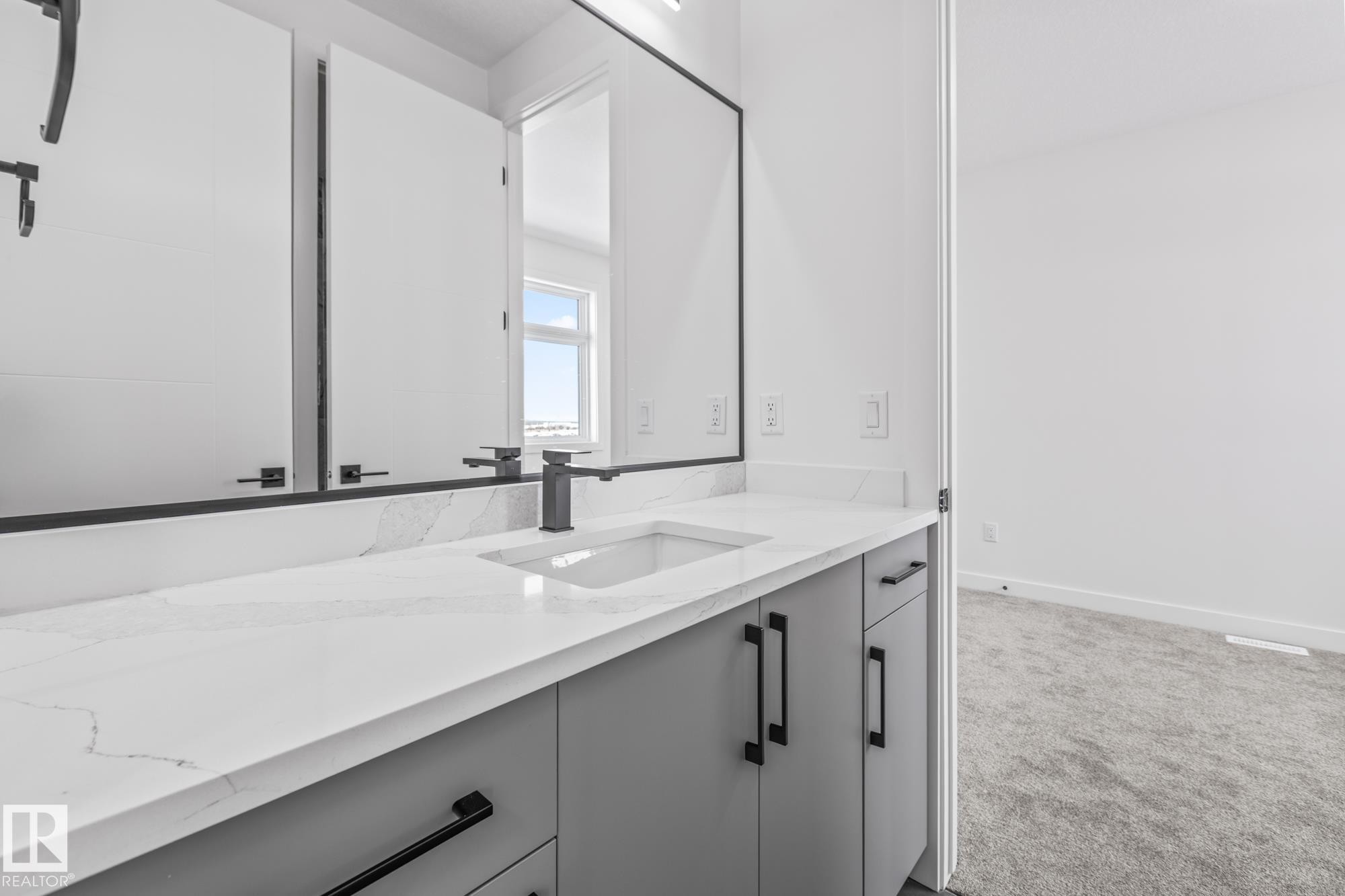 416 Pine Point(E), Leduc, AB - Indoor Photo Showing Bathroom