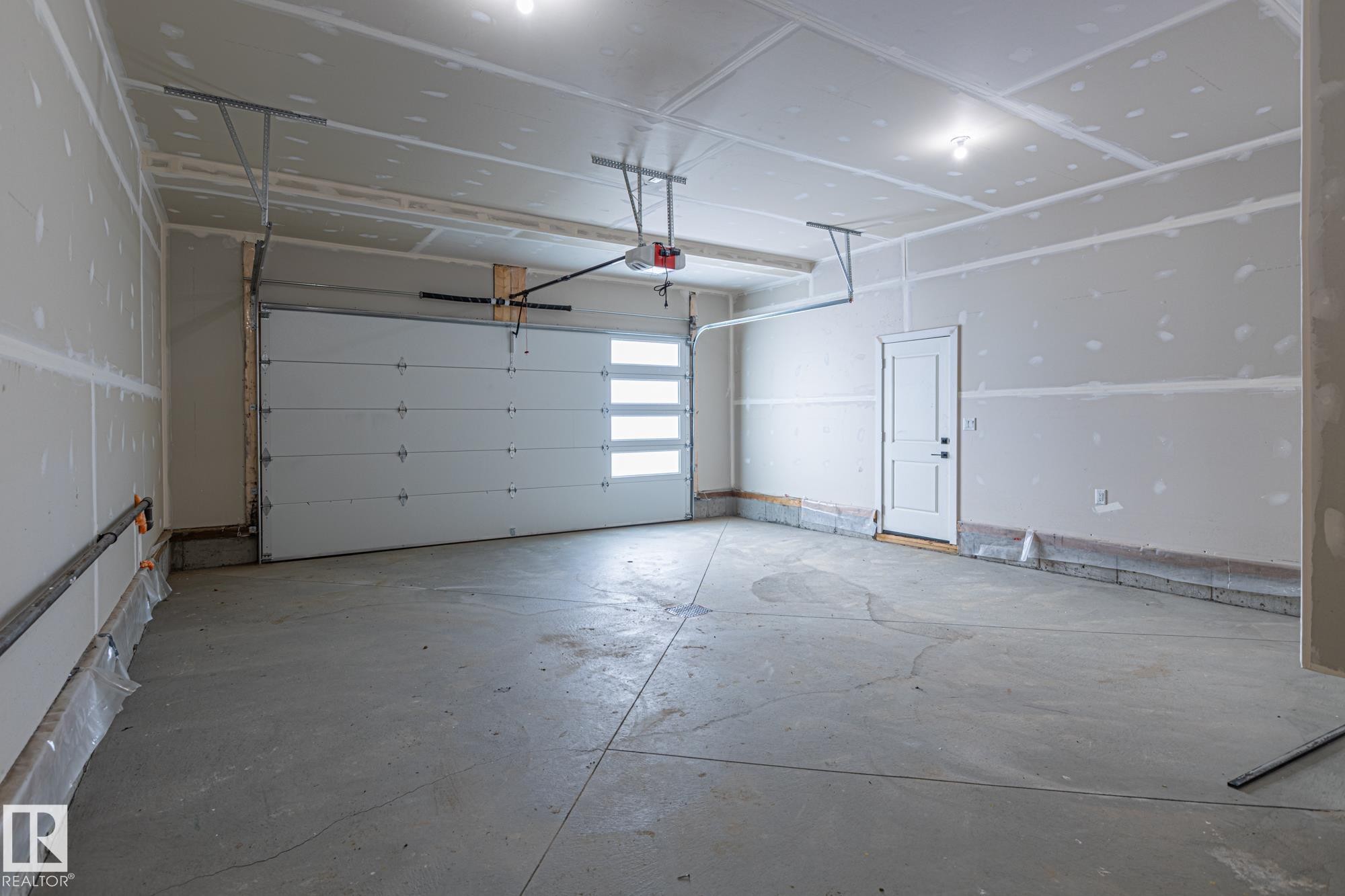 416 Pine Point(E), Leduc, AB - Indoor Photo Showing Garage