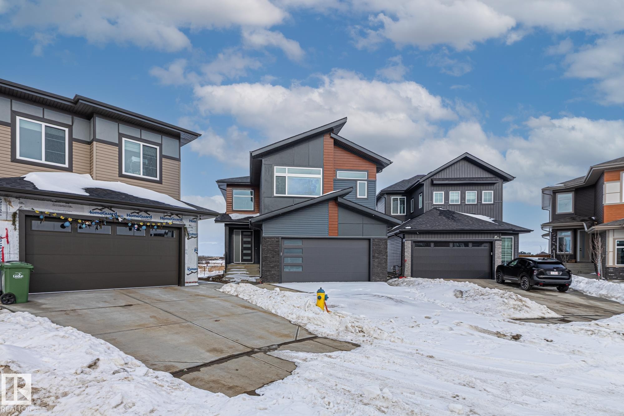 416 Pine Point(E), Leduc, AB - Outdoor With Facade