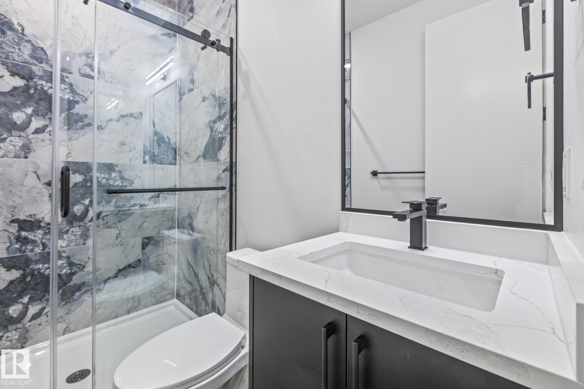 416 Pine Point(E), Leduc, AB - Indoor Photo Showing Bathroom