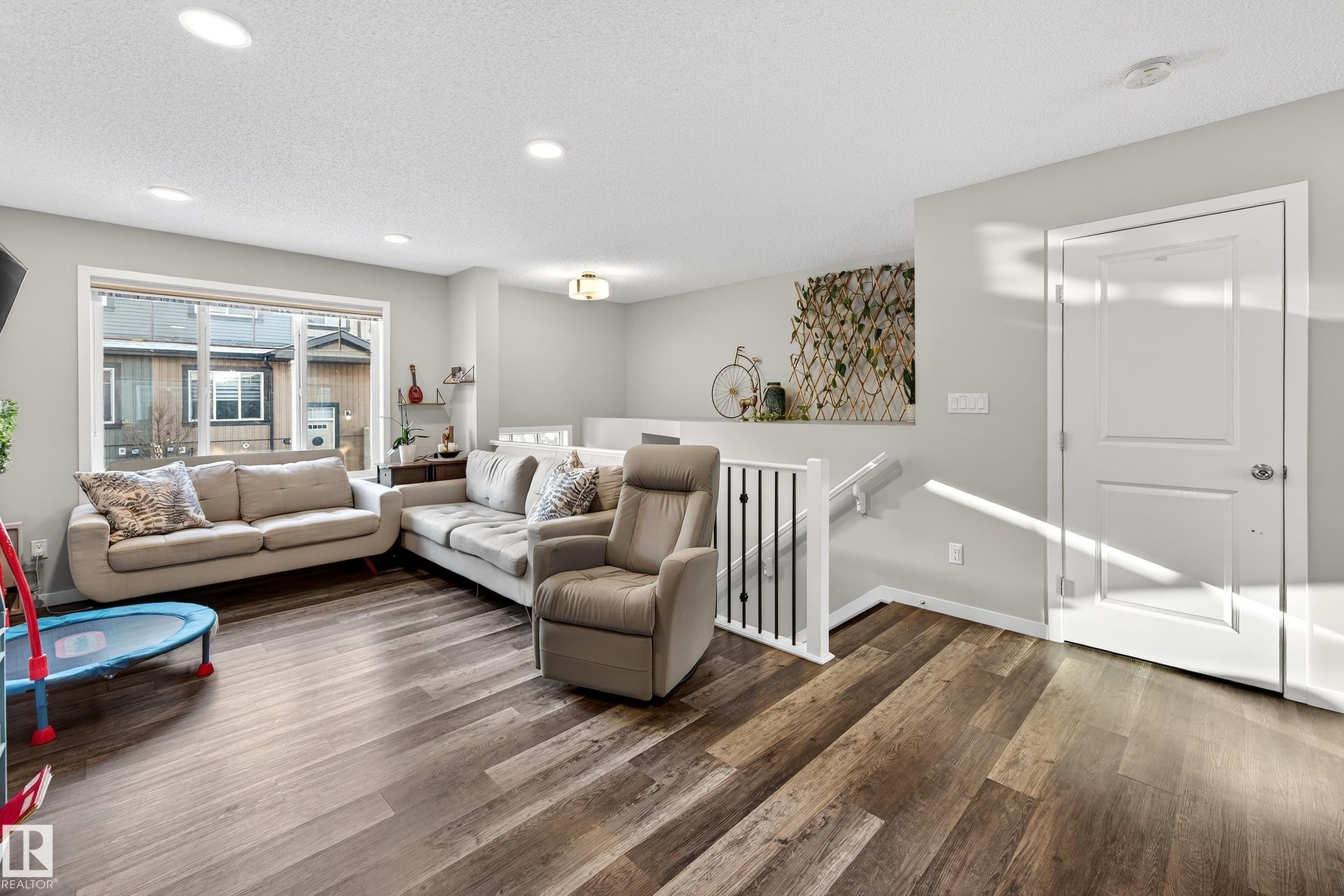 103 3305 Orchards Link, Edmonton, AB - Indoor Photo Showing Living Room