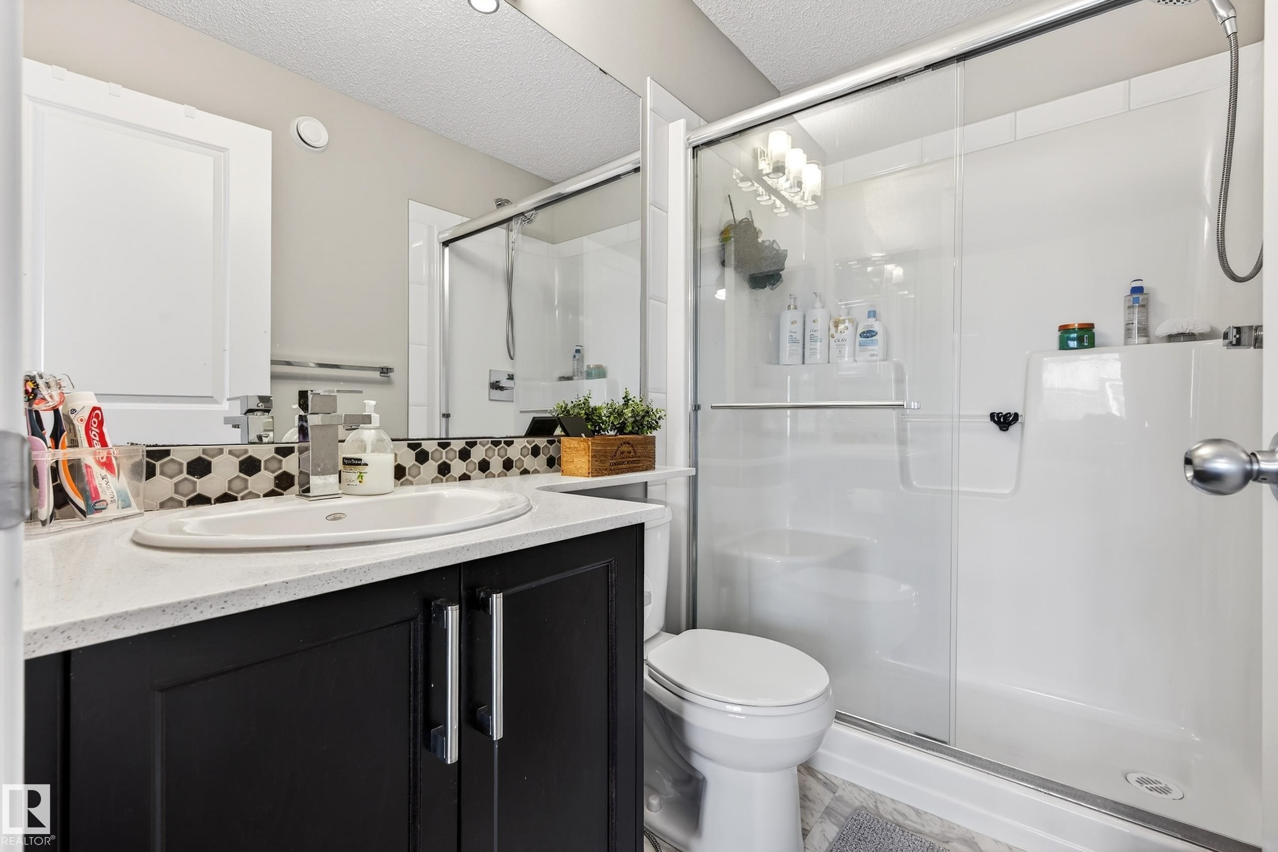 103 3305 Orchards Link, Edmonton, AB - Indoor Photo Showing Bathroom