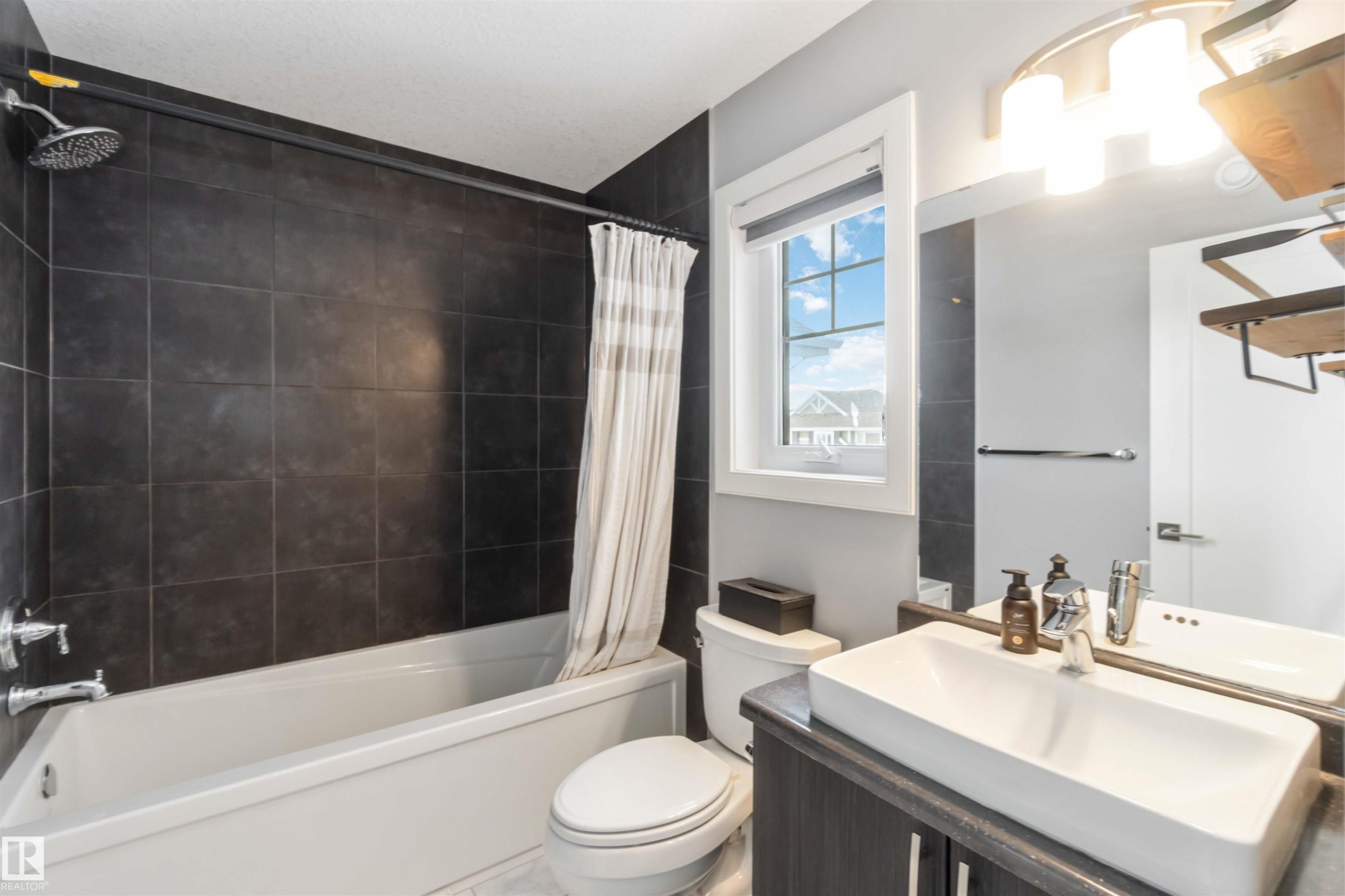 Full bathroom featuring vanity and shower / bath combo - 17143 38 Street, Edmonton, AB - Indoor Photo Showing Bathroom