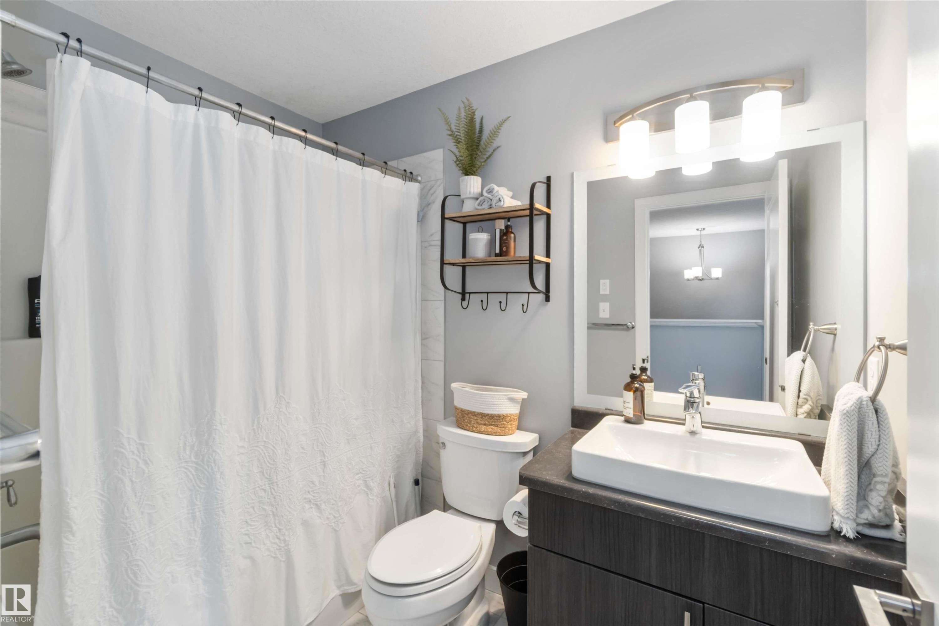 Full bathroom with vanity and curtained shower - 17143 38 Street, Edmonton, AB - Indoor Photo Showing Bathroom