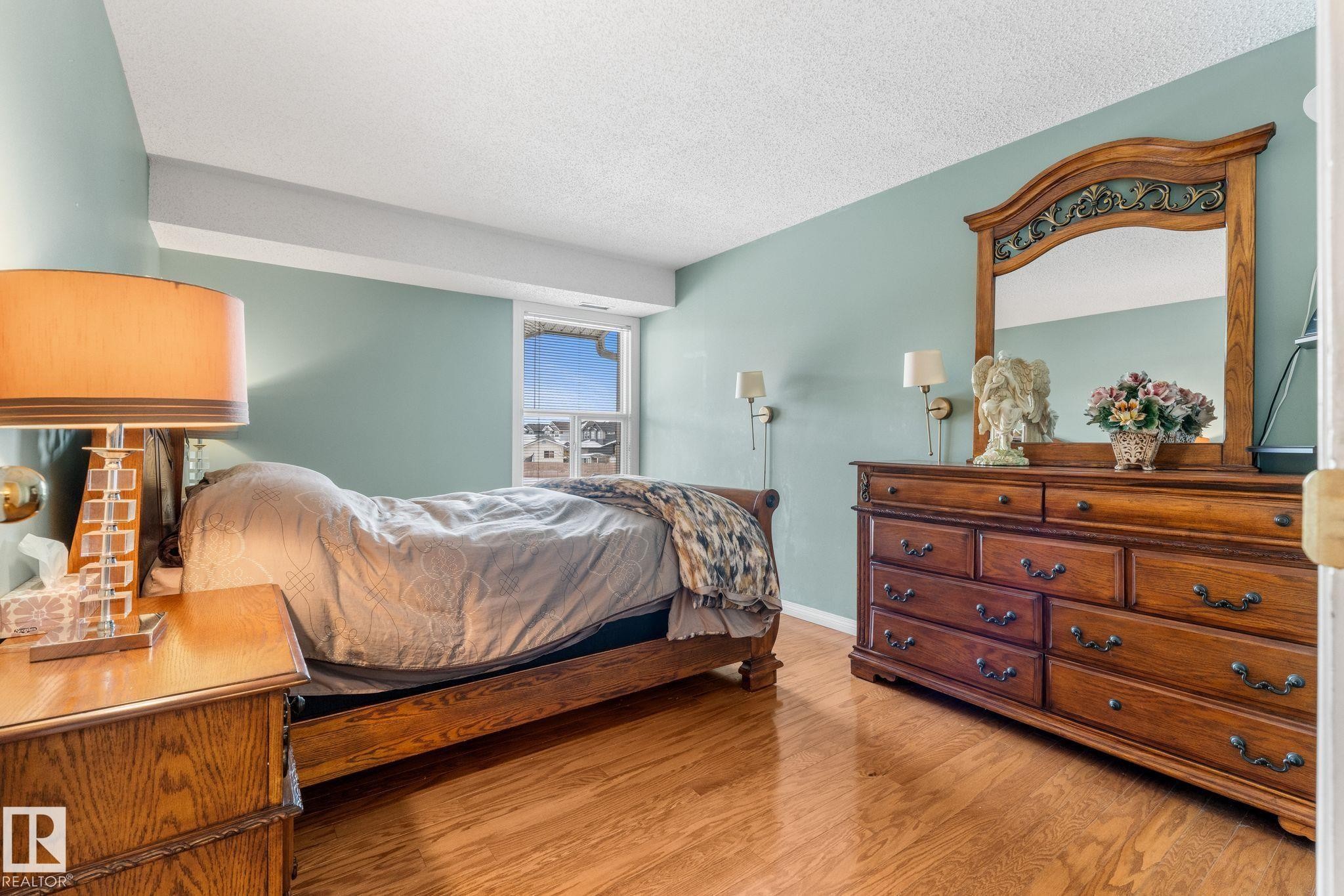 2324 151 Avenue, Edmonton, AB - Indoor Photo Showing Bedroom