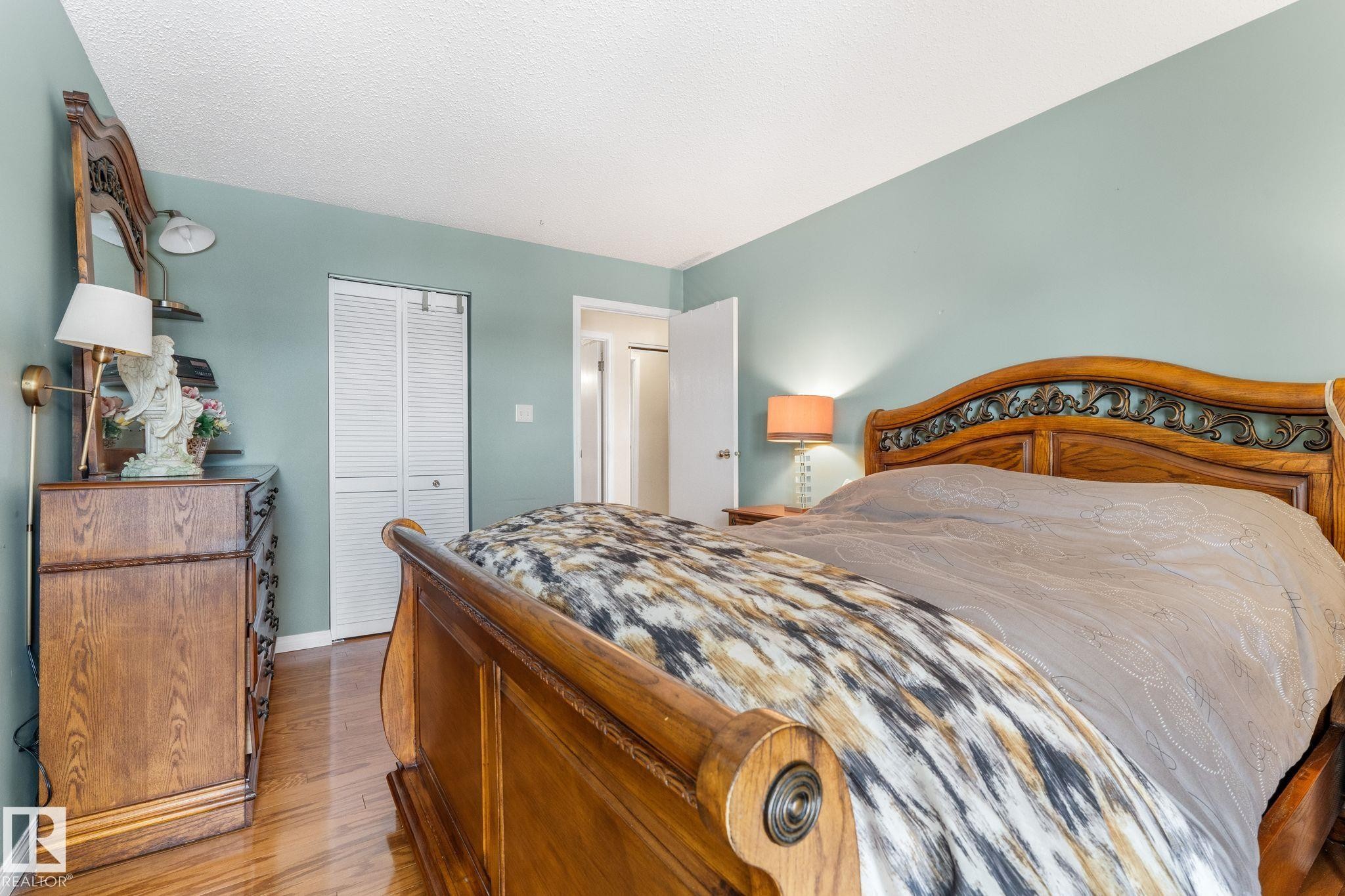 2324 151 Avenue, Edmonton, AB - Indoor Photo Showing Bedroom
