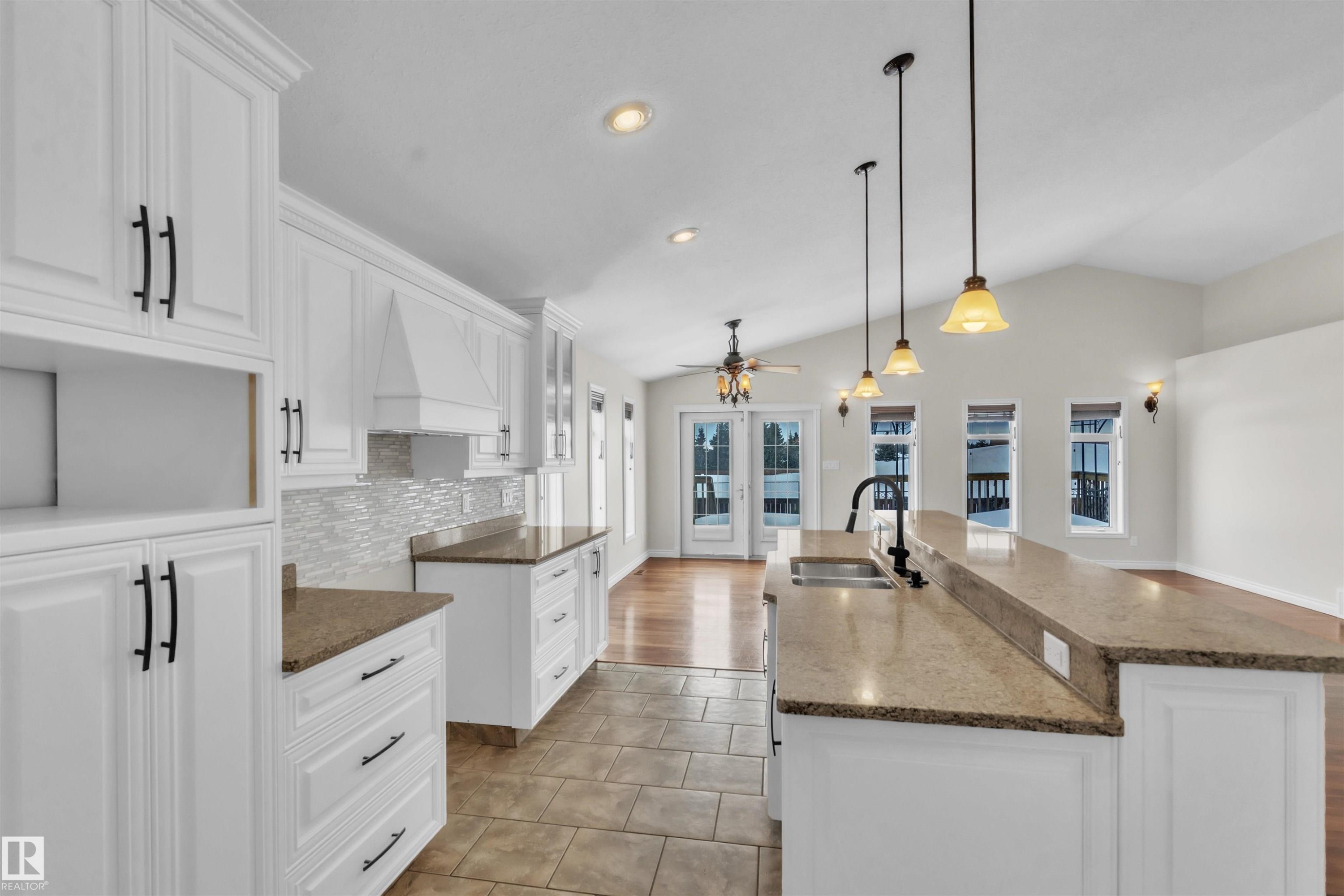 711 21 Street, Cold Lake, AB - Indoor Photo Showing Kitchen With Double Sink With Upgraded Kitchen