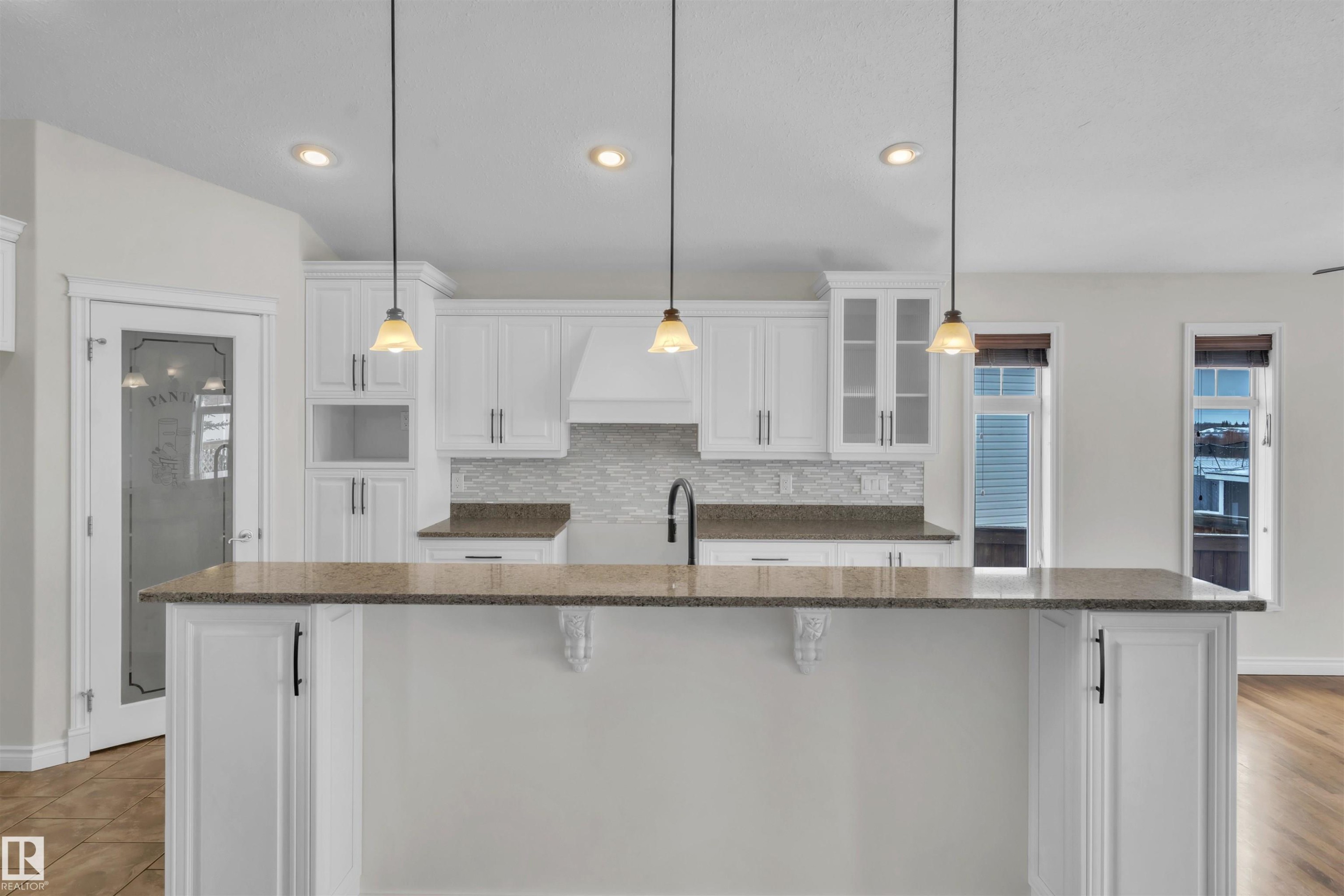 711 21 Street, Cold Lake, AB - Indoor Photo Showing Kitchen With Upgraded Kitchen