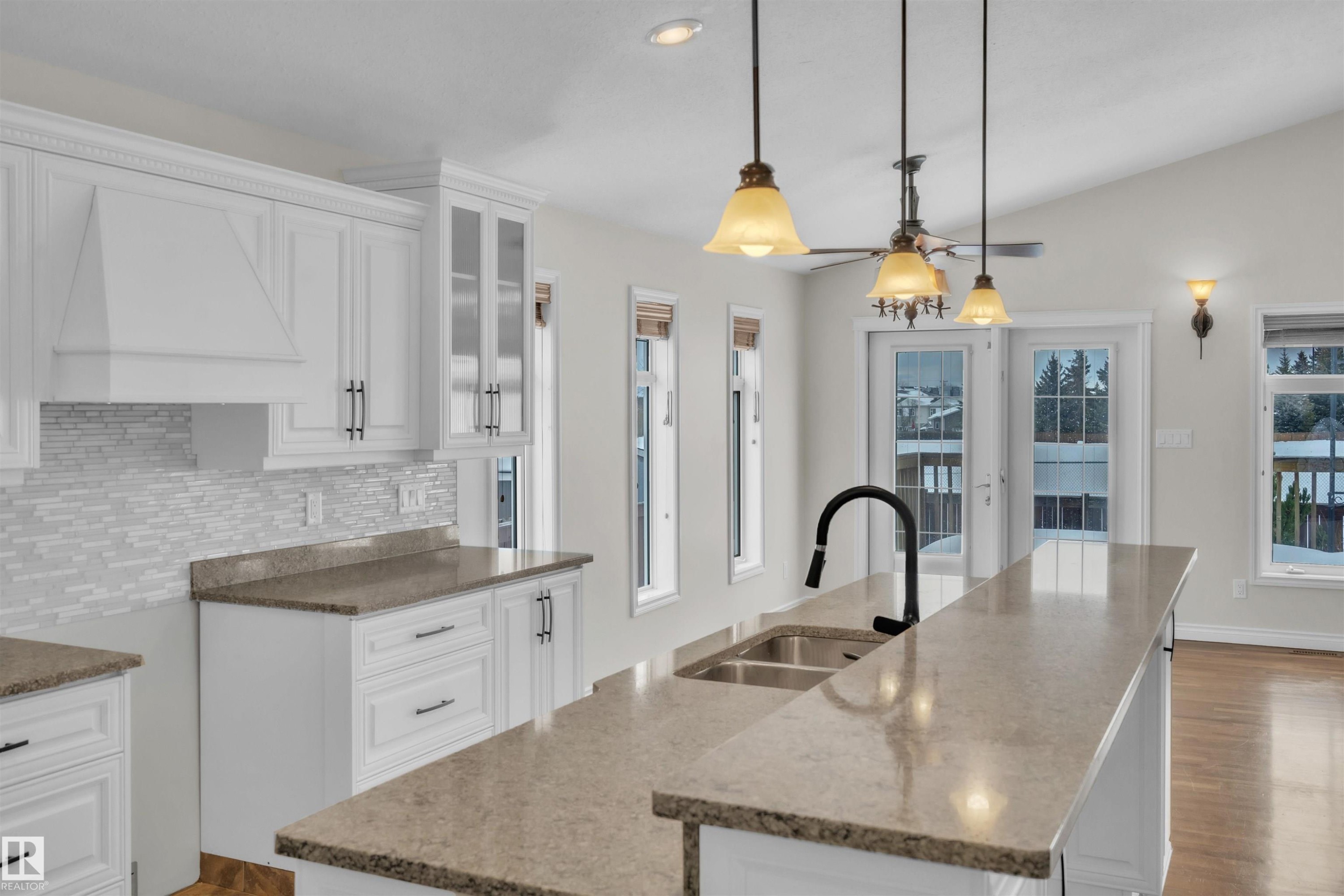 711 21 Street, Cold Lake, AB - Indoor Photo Showing Kitchen With Double Sink With Upgraded Kitchen