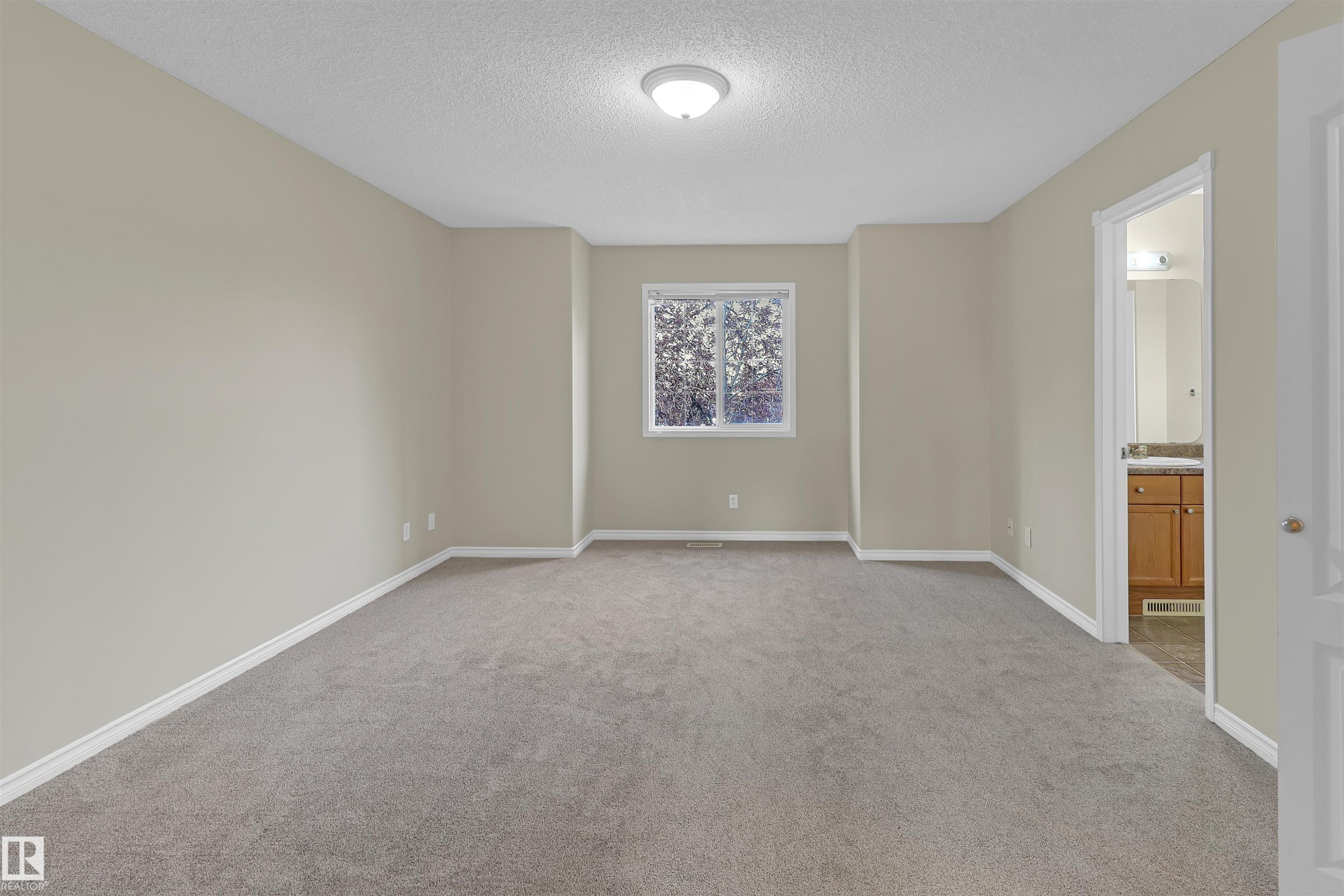 460 Gibb Wynd, Edmonton, AB - Indoor Photo Showing Other Room