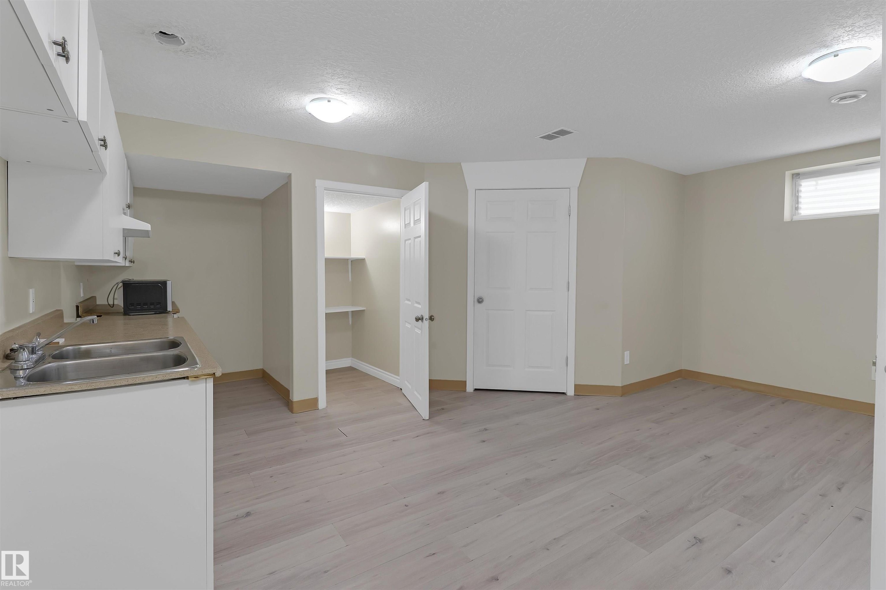 460 Gibb Wynd, Edmonton, AB - Indoor