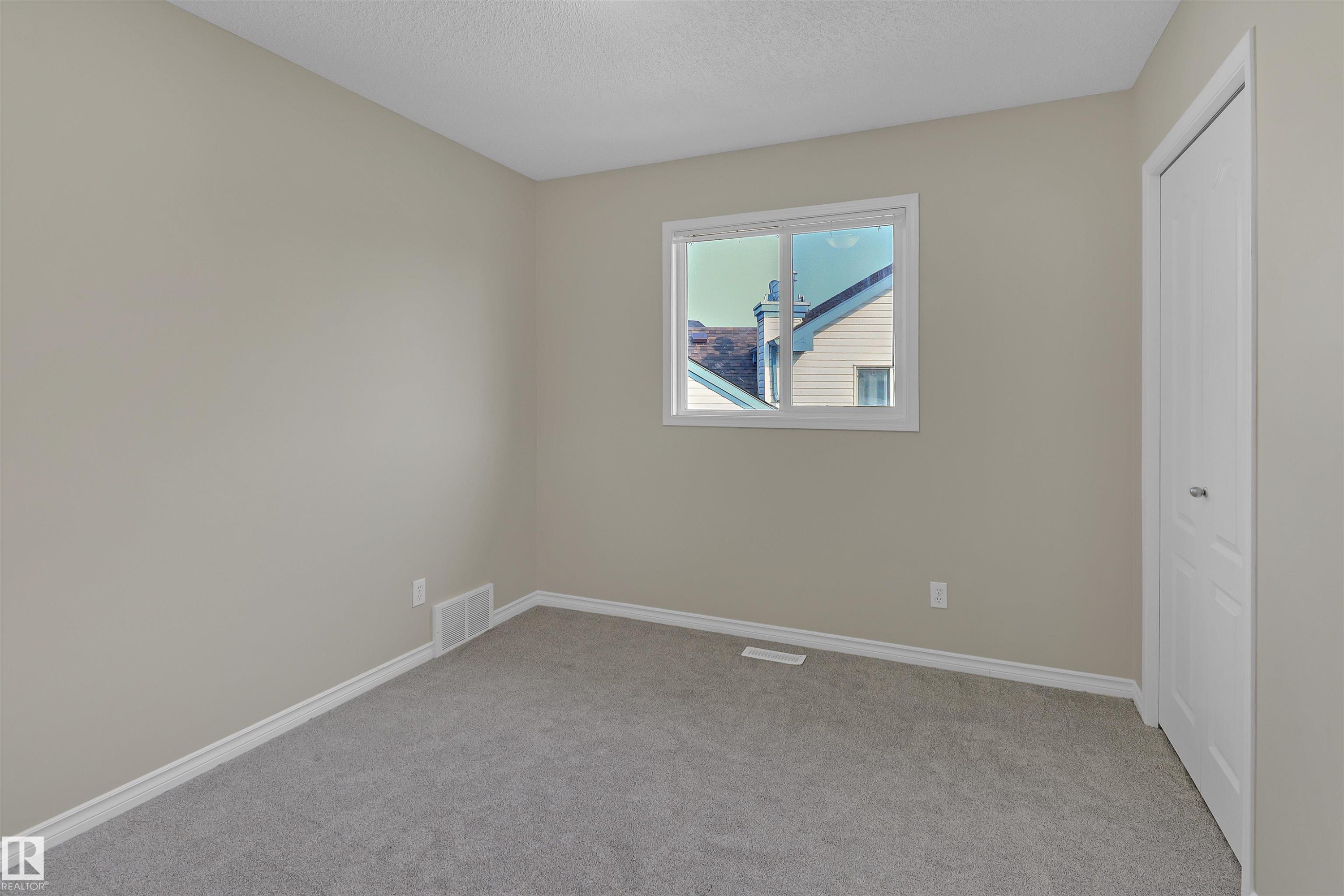 460 Gibb Wynd, Edmonton, AB - Indoor Photo Showing Other Room