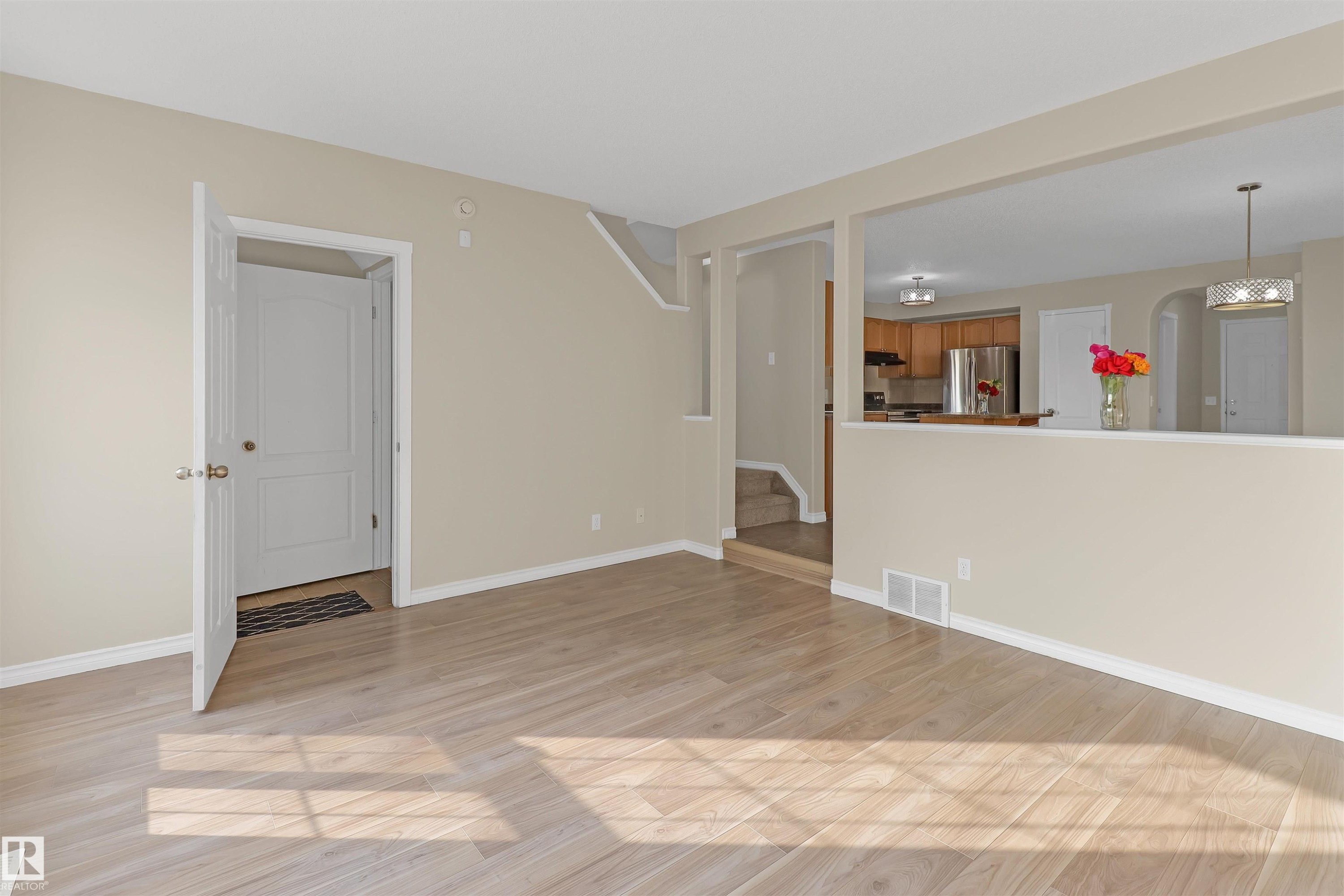 460 Gibb Wynd, Edmonton, AB - Indoor Photo Showing Other Room