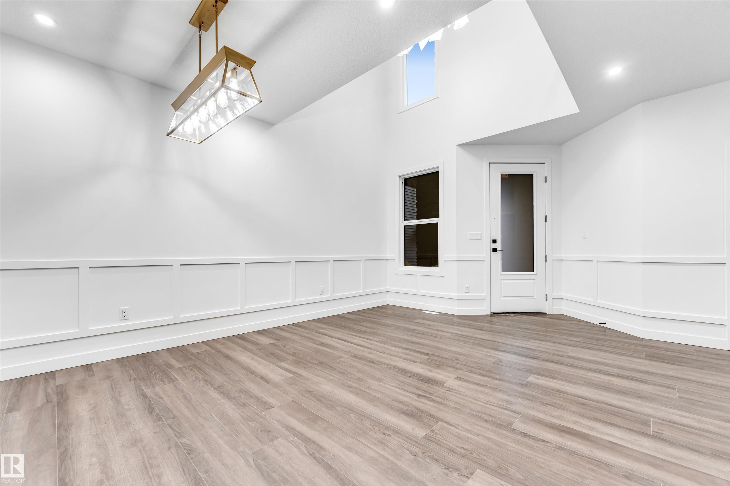 136 Creekside Lane, Leduc, AB - Indoor Photo Showing Other Room