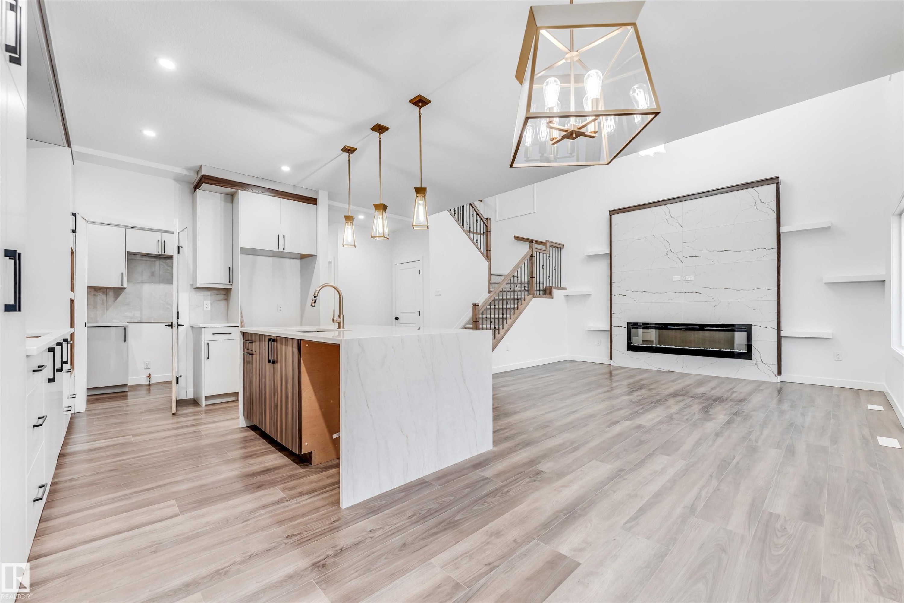 136 Creekside Lane, Leduc, AB - Indoor Photo Showing Kitchen With Upgraded Kitchen