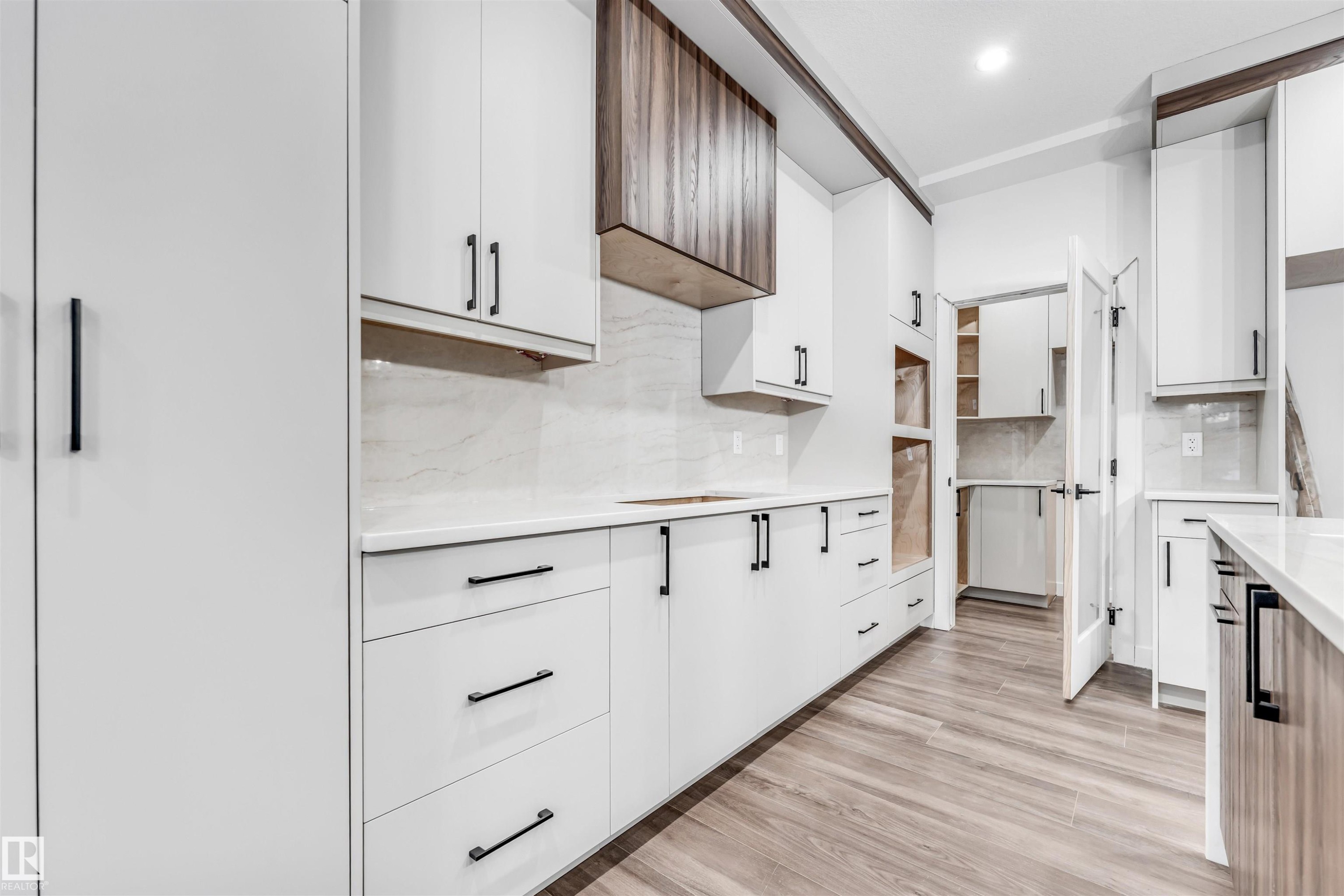 136 Creekside Lane, Leduc, AB - Indoor Photo Showing Kitchen