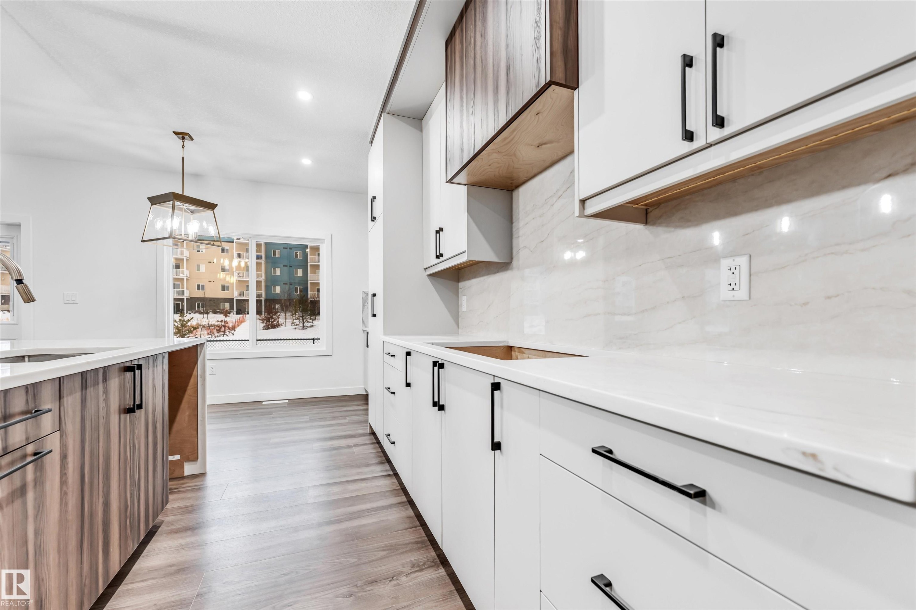 136 Creekside Lane, Leduc, AB - Indoor Photo Showing Kitchen With Upgraded Kitchen