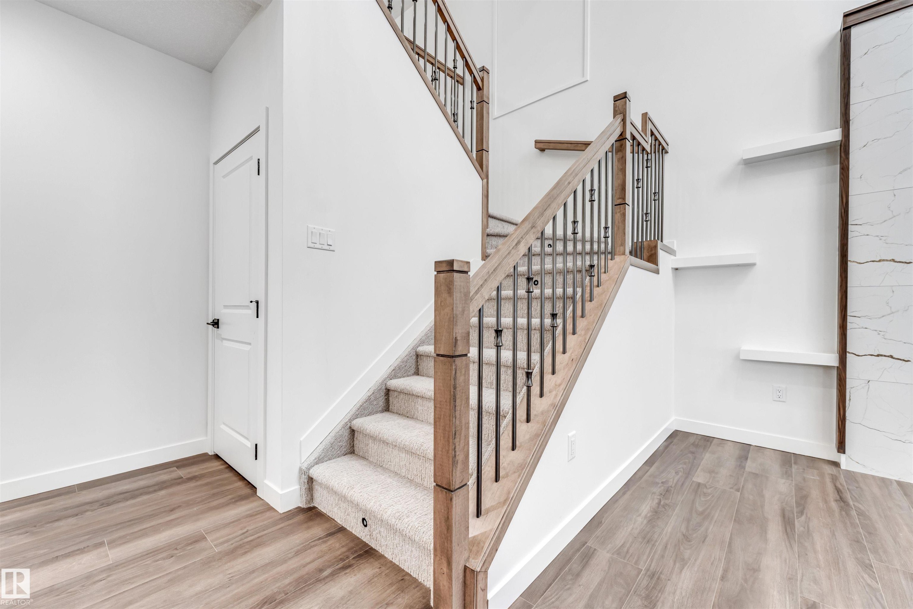 136 Creekside Lane, Leduc, AB - Indoor Photo Showing Other Room