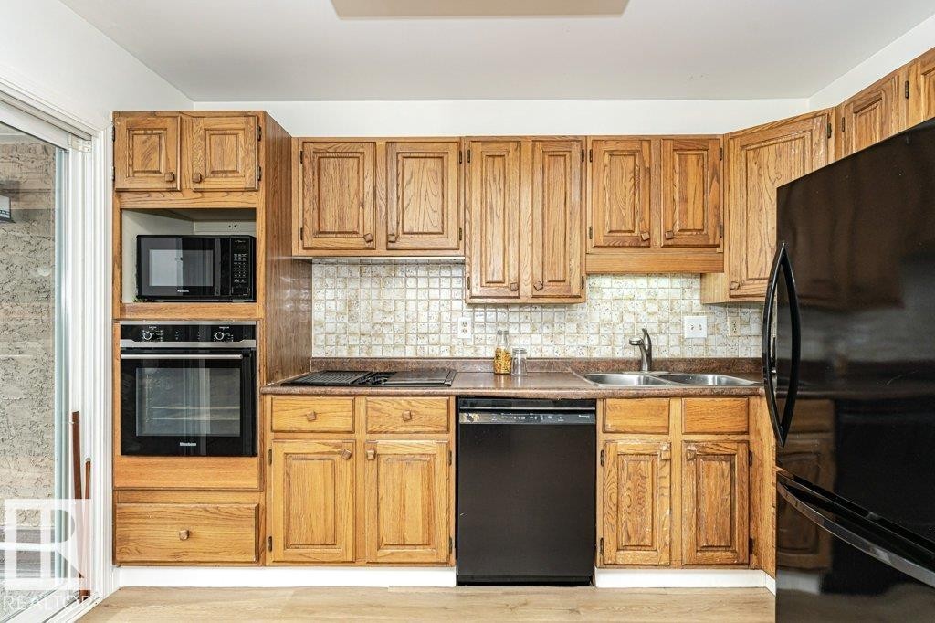 14916 43 Avenue, Edmonton, AB - Indoor Photo Showing Kitchen With Double Sink
