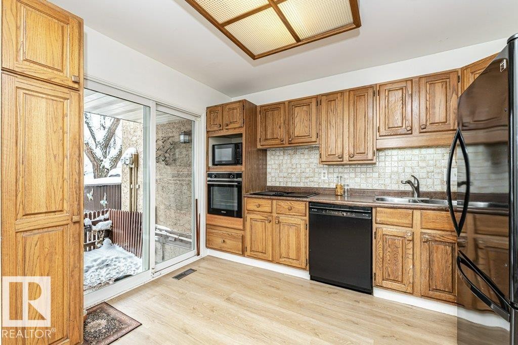 14916 43 Avenue, Edmonton, AB - Indoor Photo Showing Kitchen With Double Sink