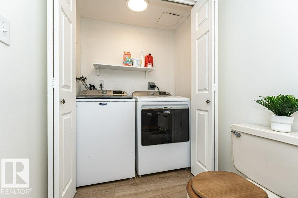 14916 43 Avenue, Edmonton, AB - Indoor Photo Showing Kitchen With Double Sink