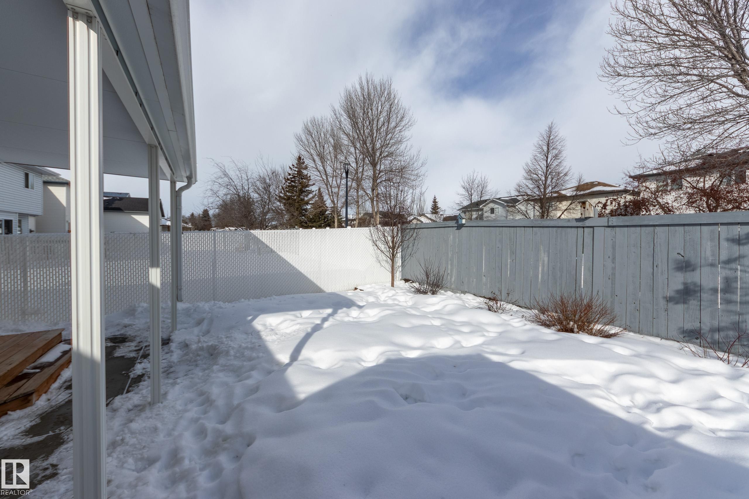Yard covered in snow with a fenced backyard - 9916 178 Avenue, Edmonton, AB - Outdoor