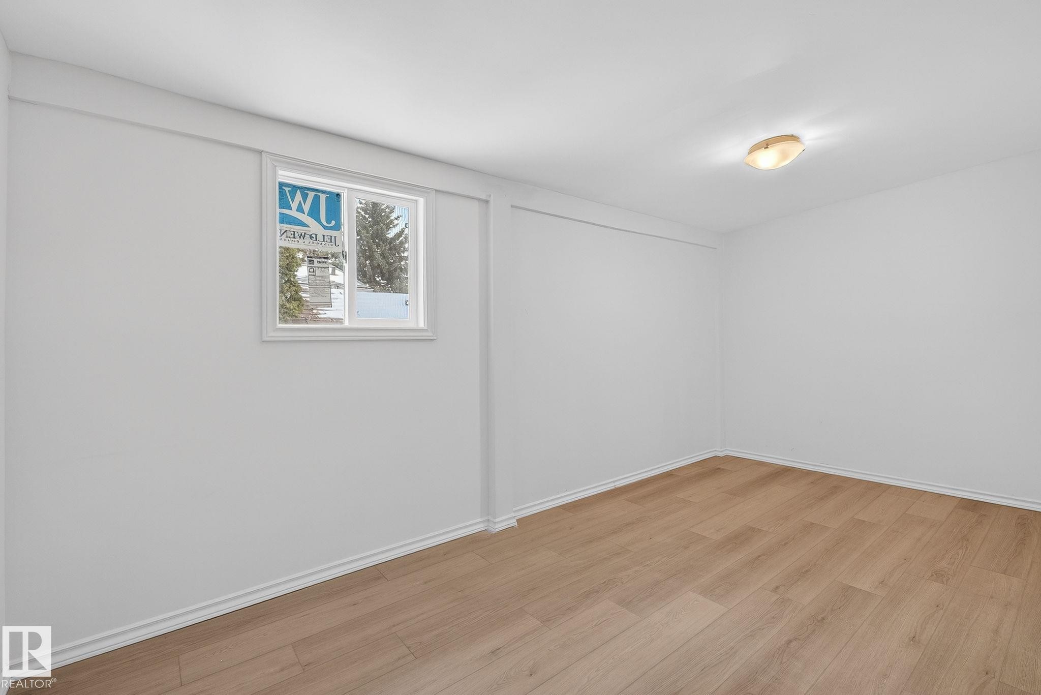 Empty room with light wood-type flooring and baseboards - 72 Evergreen Park, Edmonton, AB - Indoor Photo Showing Other Room