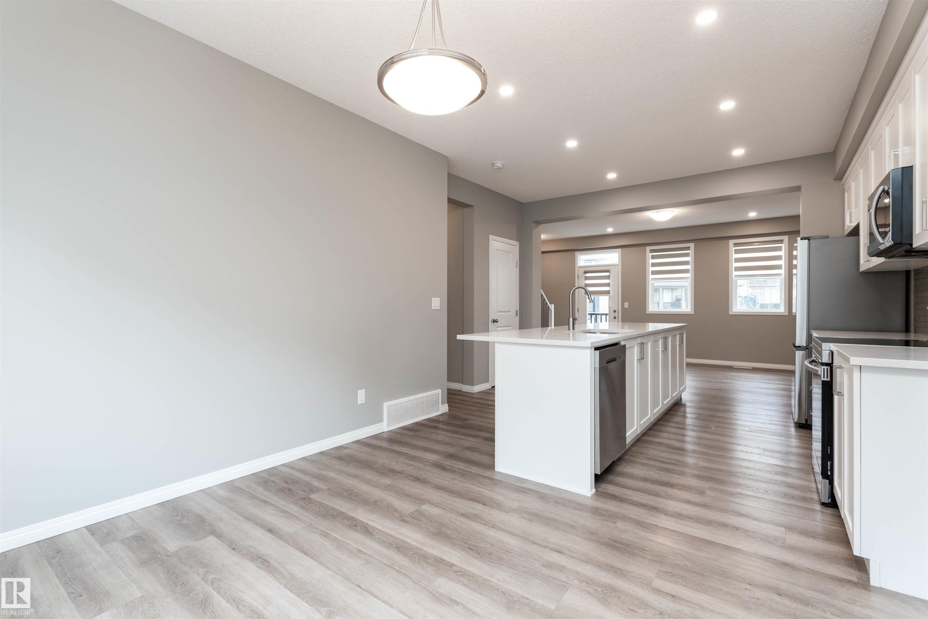 105 2072 Wonnacott Way, Edmonton, AB - Indoor Photo Showing Kitchen