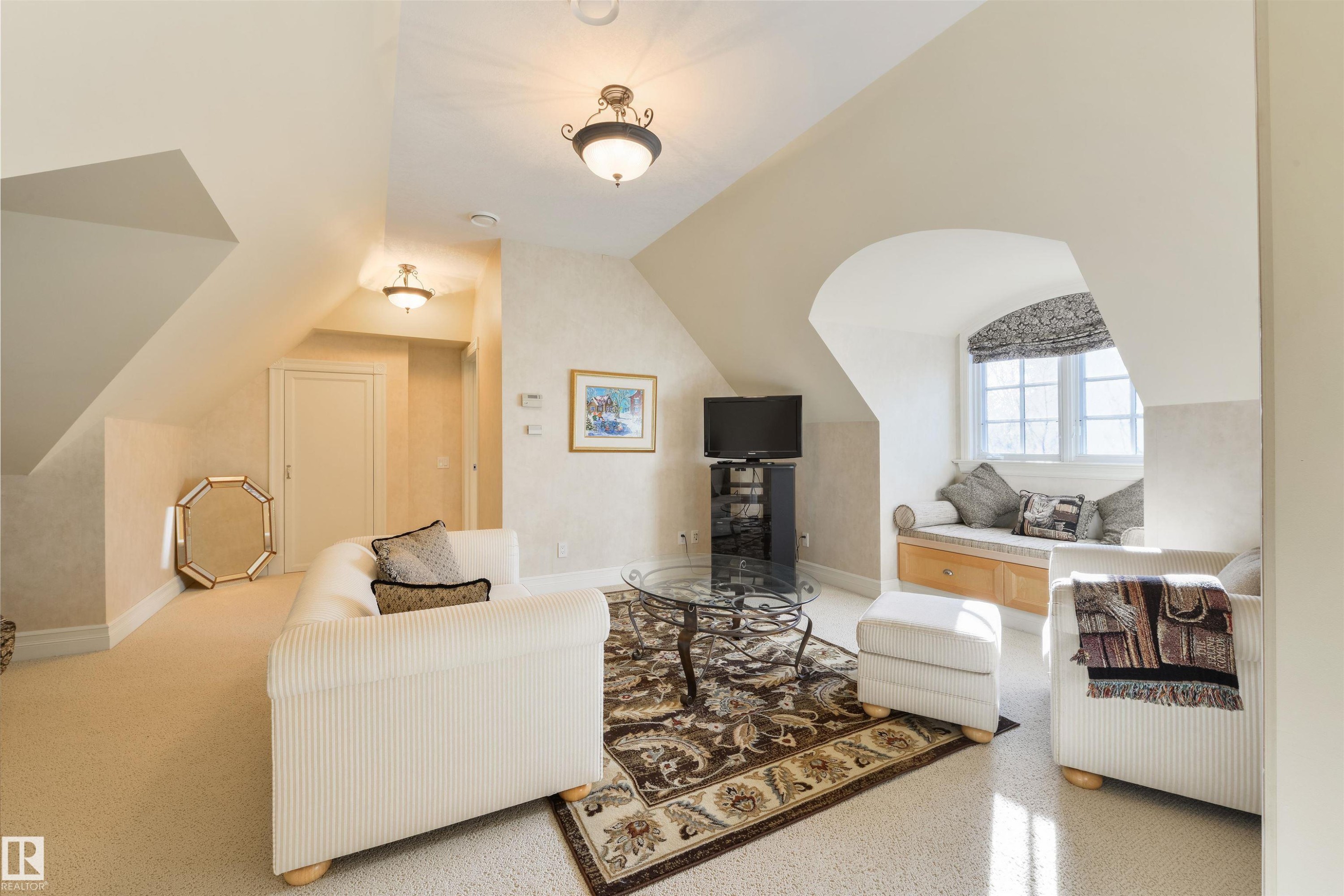 108 Westbrook Drive, Edmonton, AB - Indoor Photo Showing Living Room