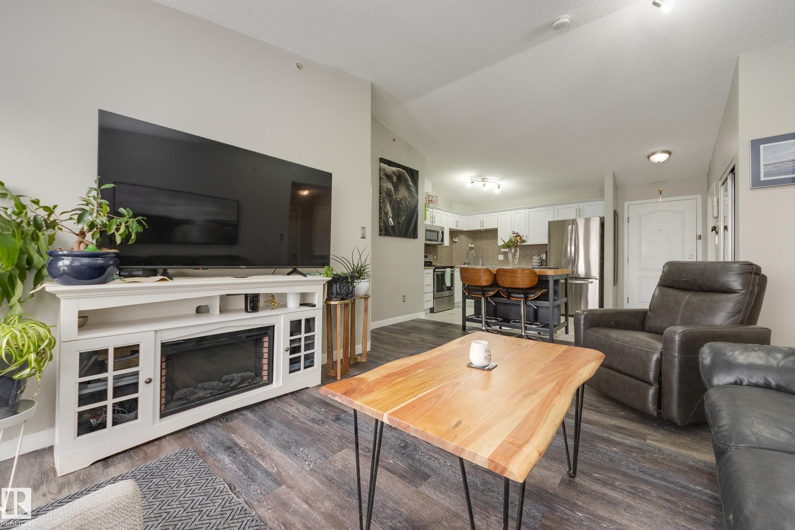2412 9357 Simpson Drive, Edmonton, AB - Indoor Photo Showing Living Room