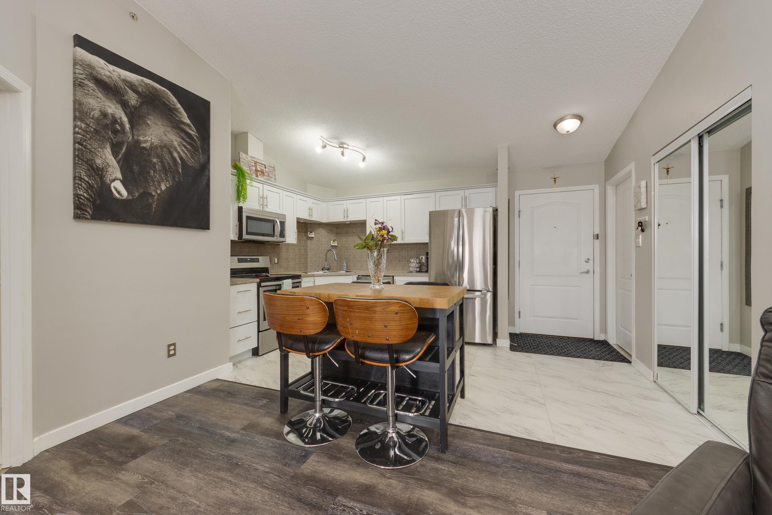 2412 9357 Simpson Drive, Edmonton, AB - Indoor