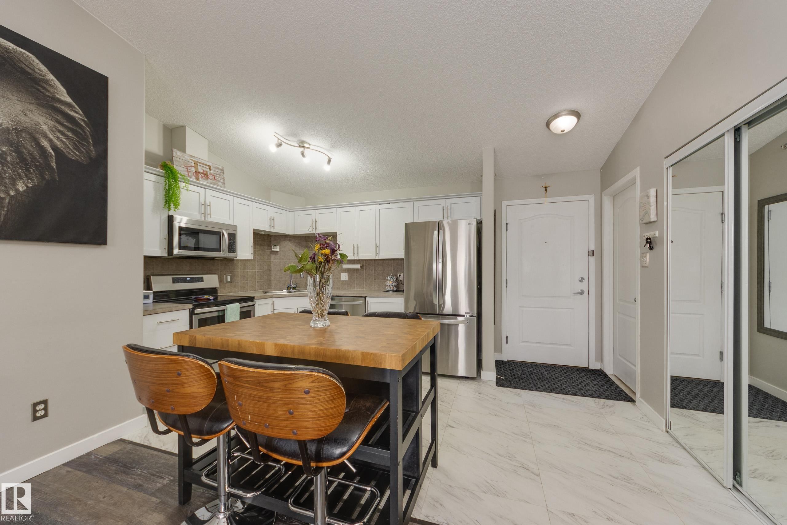 2412 9357 Simpson Drive, Edmonton, AB - Indoor Photo Showing Kitchen