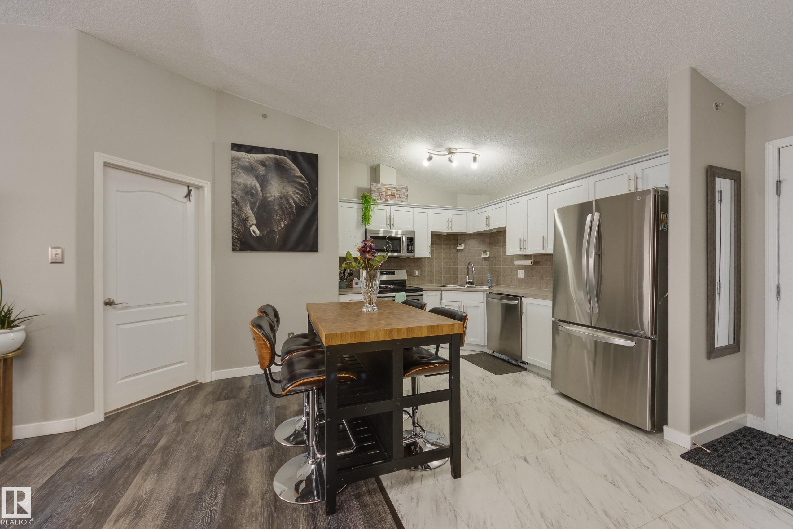 2412 9357 Simpson Drive, Edmonton, AB - Indoor