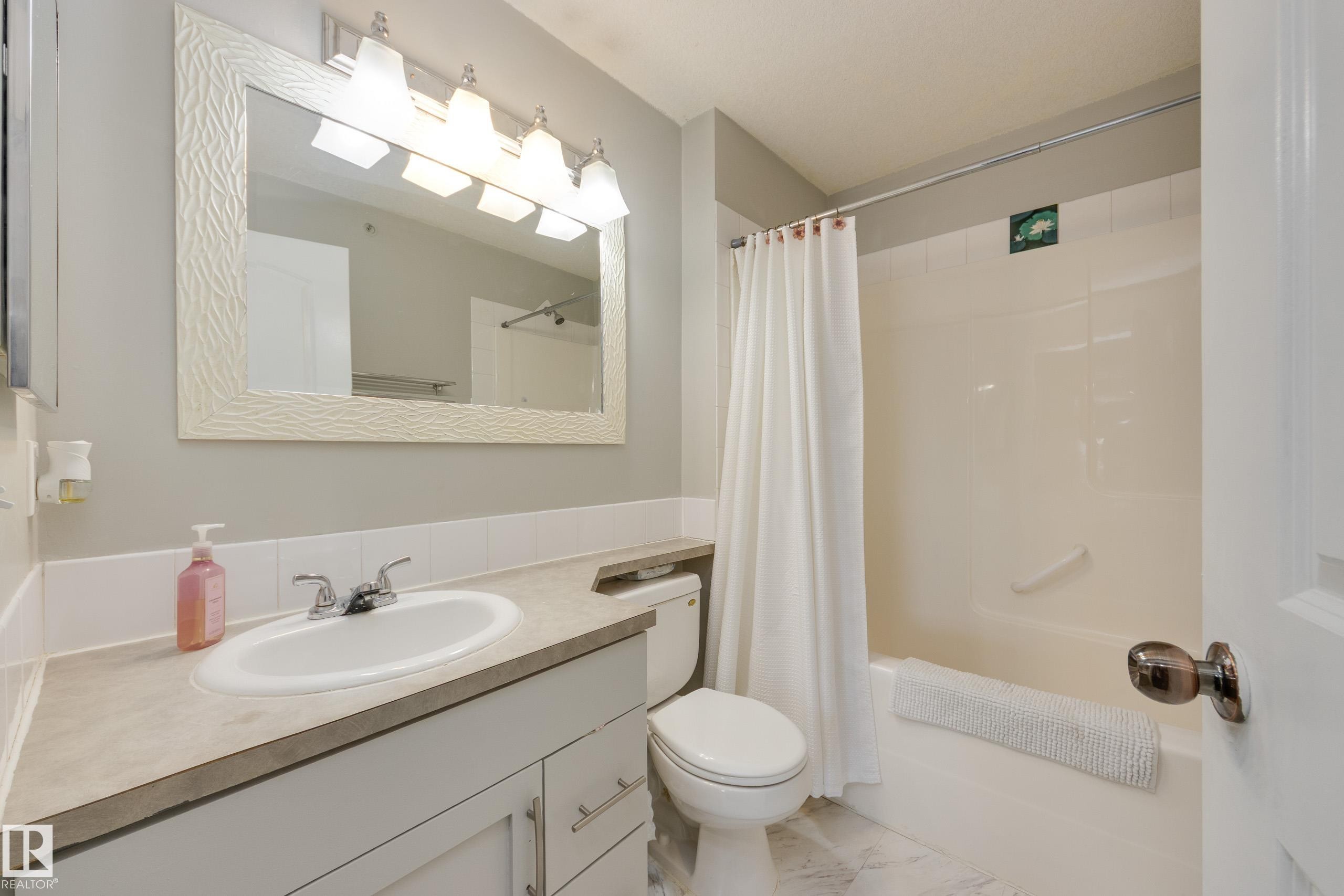 2412 9357 Simpson Drive, Edmonton, AB - Indoor Photo Showing Bathroom