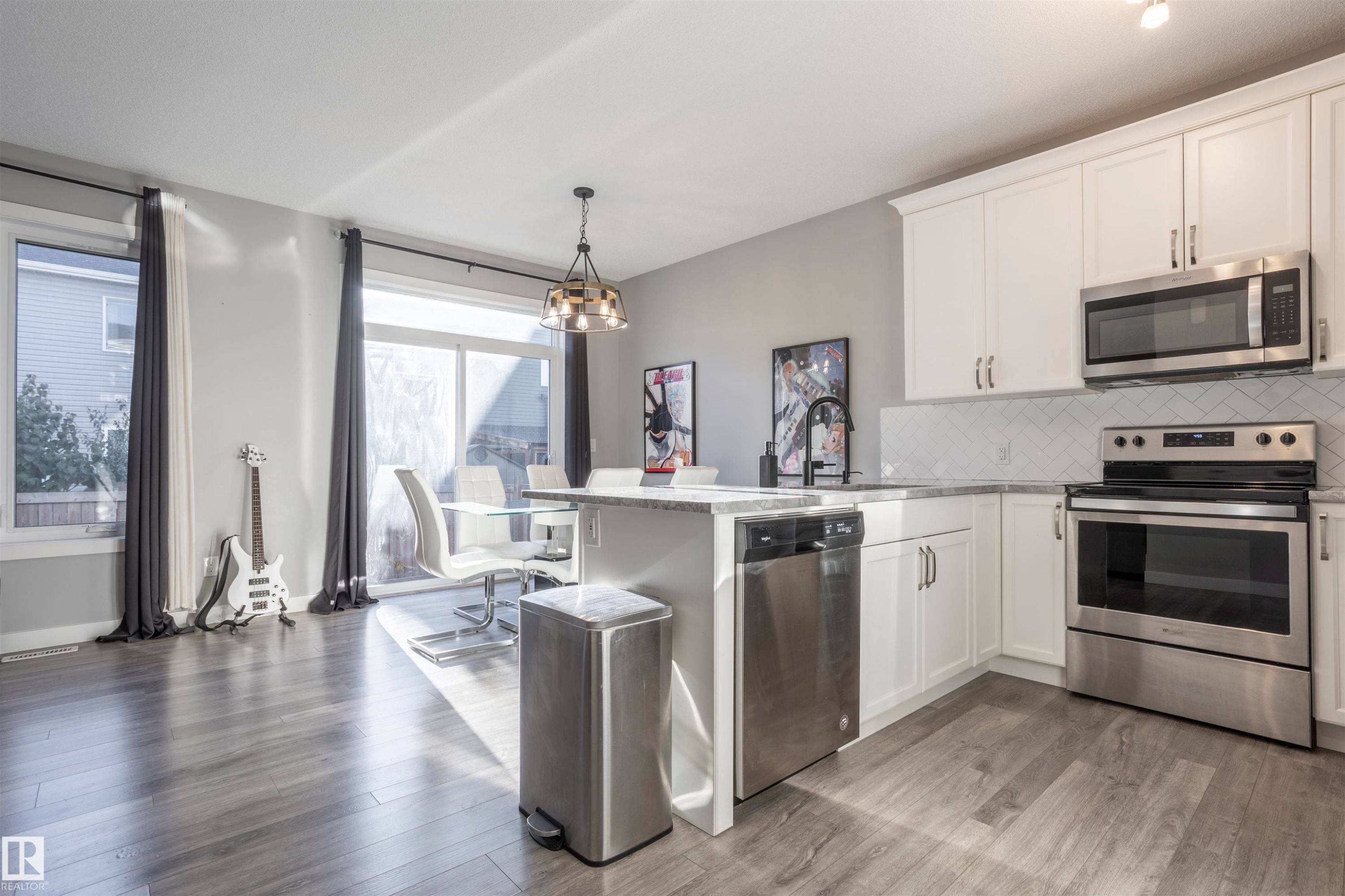 20031 18 Avenue, Edmonton, AB - Indoor Photo Showing Kitchen