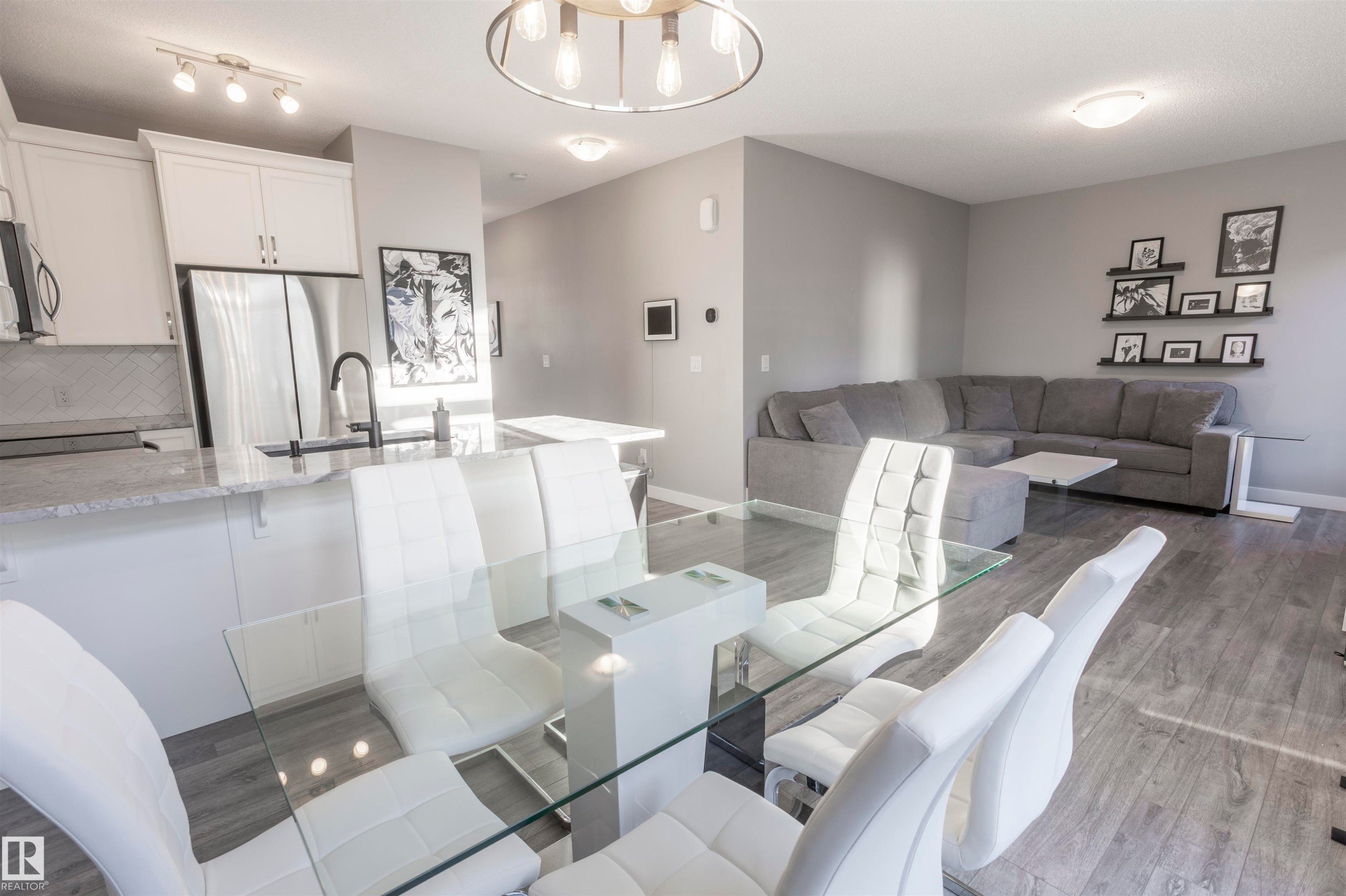 20031 18 Avenue, Edmonton, AB - Indoor Photo Showing Other Room