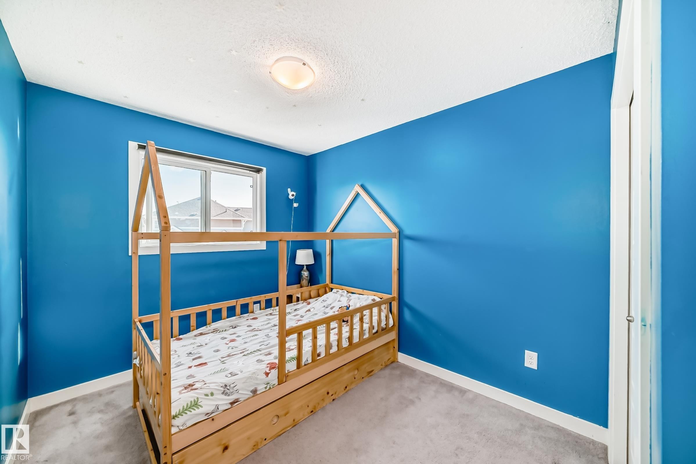 327 Desrochers Boulevard, Edmonton, AB - Indoor Photo Showing Bedroom