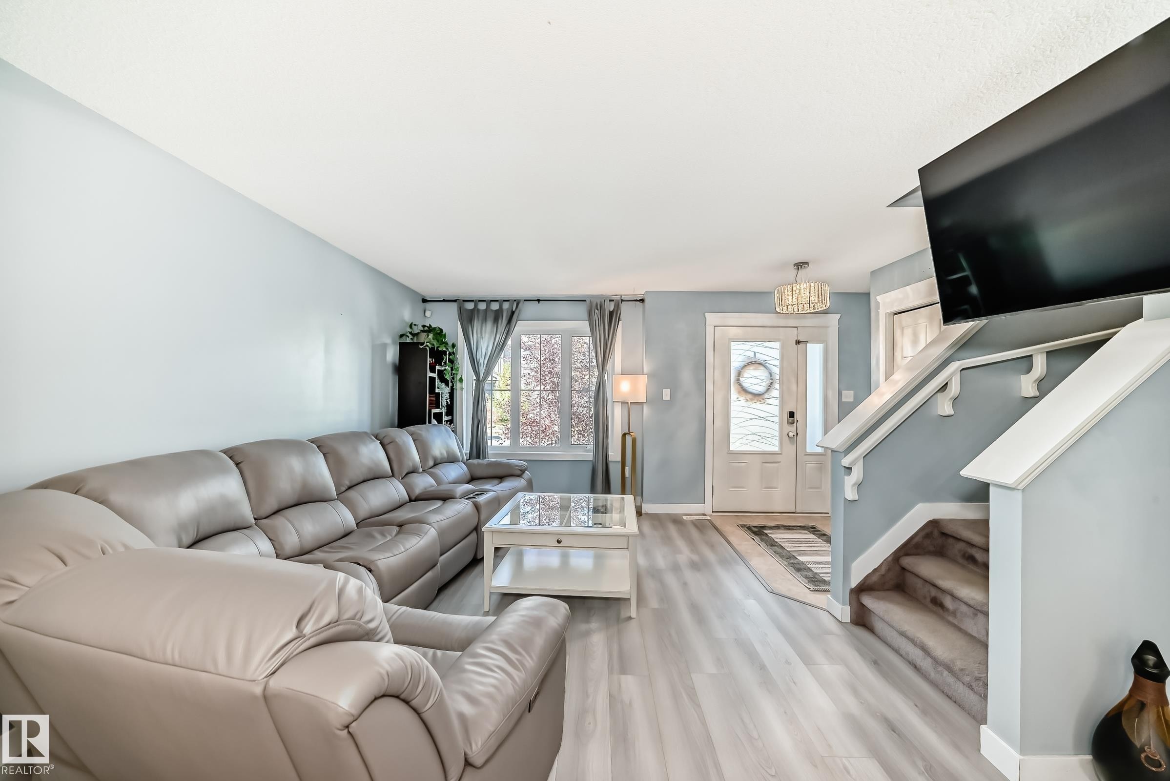 327 Desrochers Boulevard, Edmonton, AB - Indoor Photo Showing Living Room