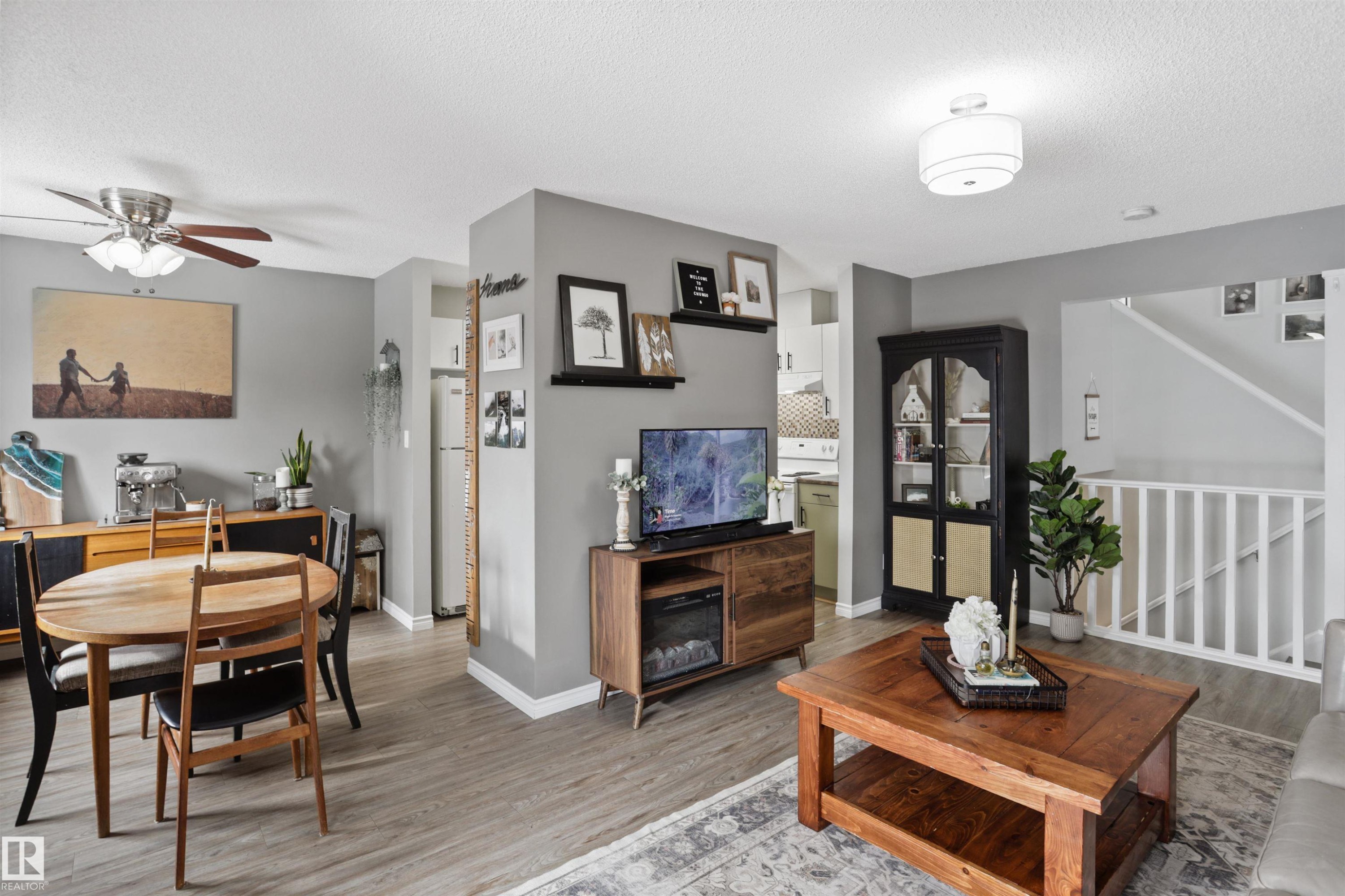 Living area with light wood-style flooring, a ceiling fan, and a textured ceiling - 7 Chungo Drive, Devon, AB - Indoor