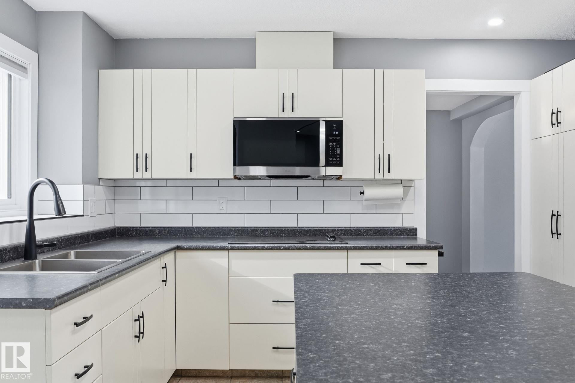 11019 10 Avenue, Edmonton, AB - Indoor Photo Showing Kitchen With Double Sink
