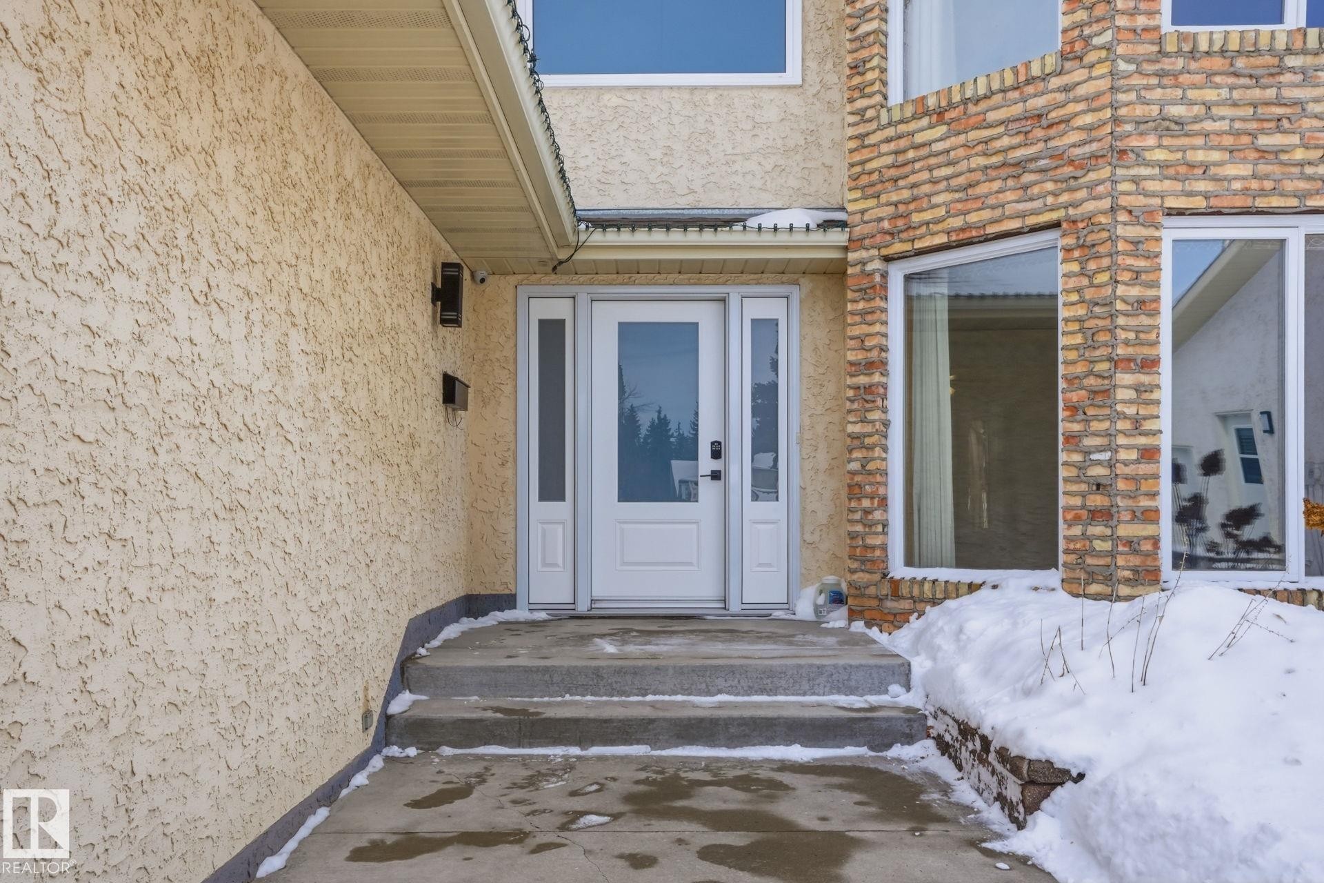 11019 10 Avenue, Edmonton, AB - Outdoor