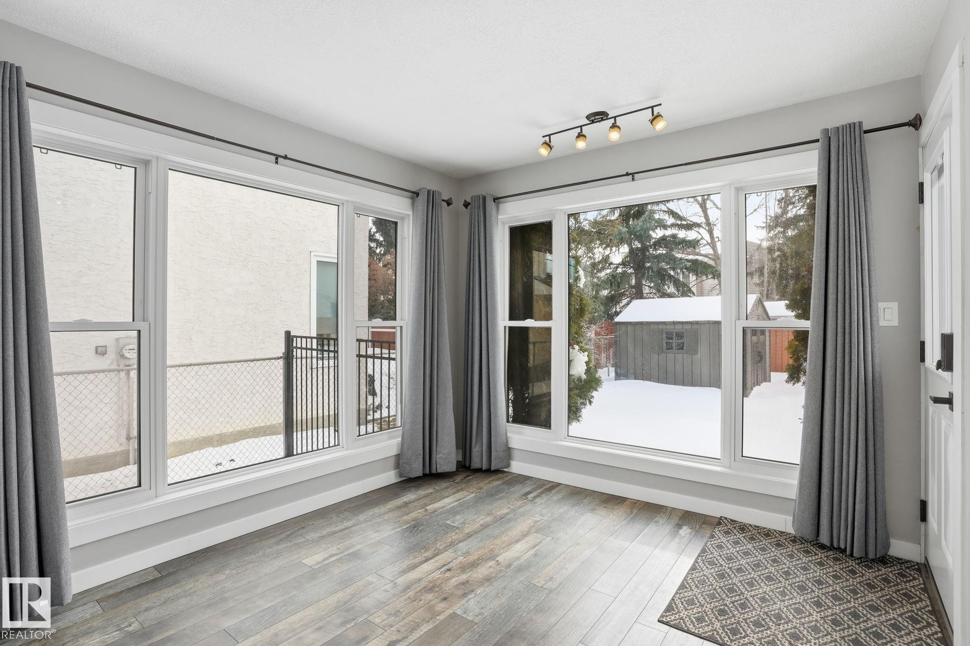 11019 10 Avenue, Edmonton, AB - Indoor Photo Showing Other Room