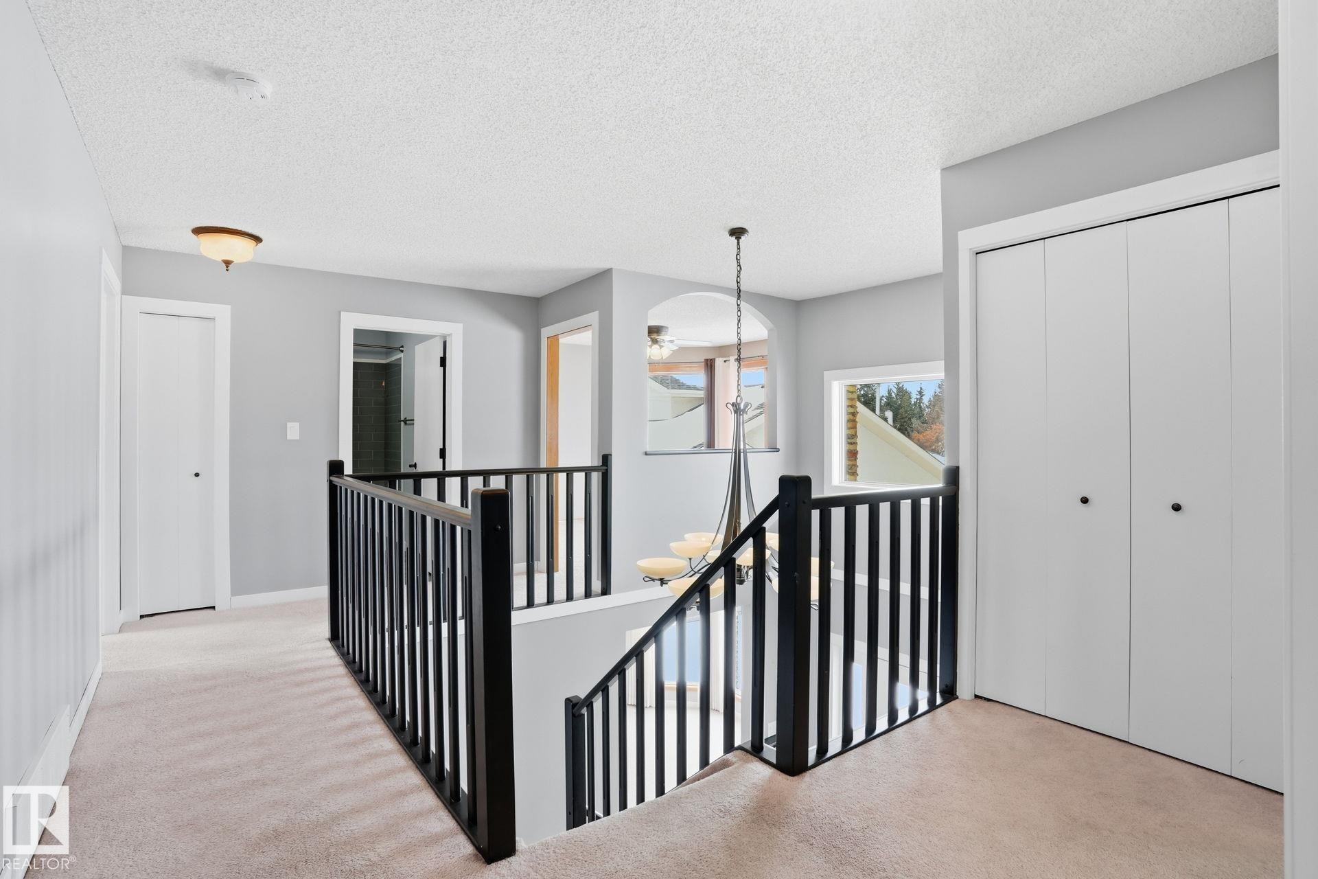 11019 10 Avenue, Edmonton, AB - Indoor Photo Showing Other Room