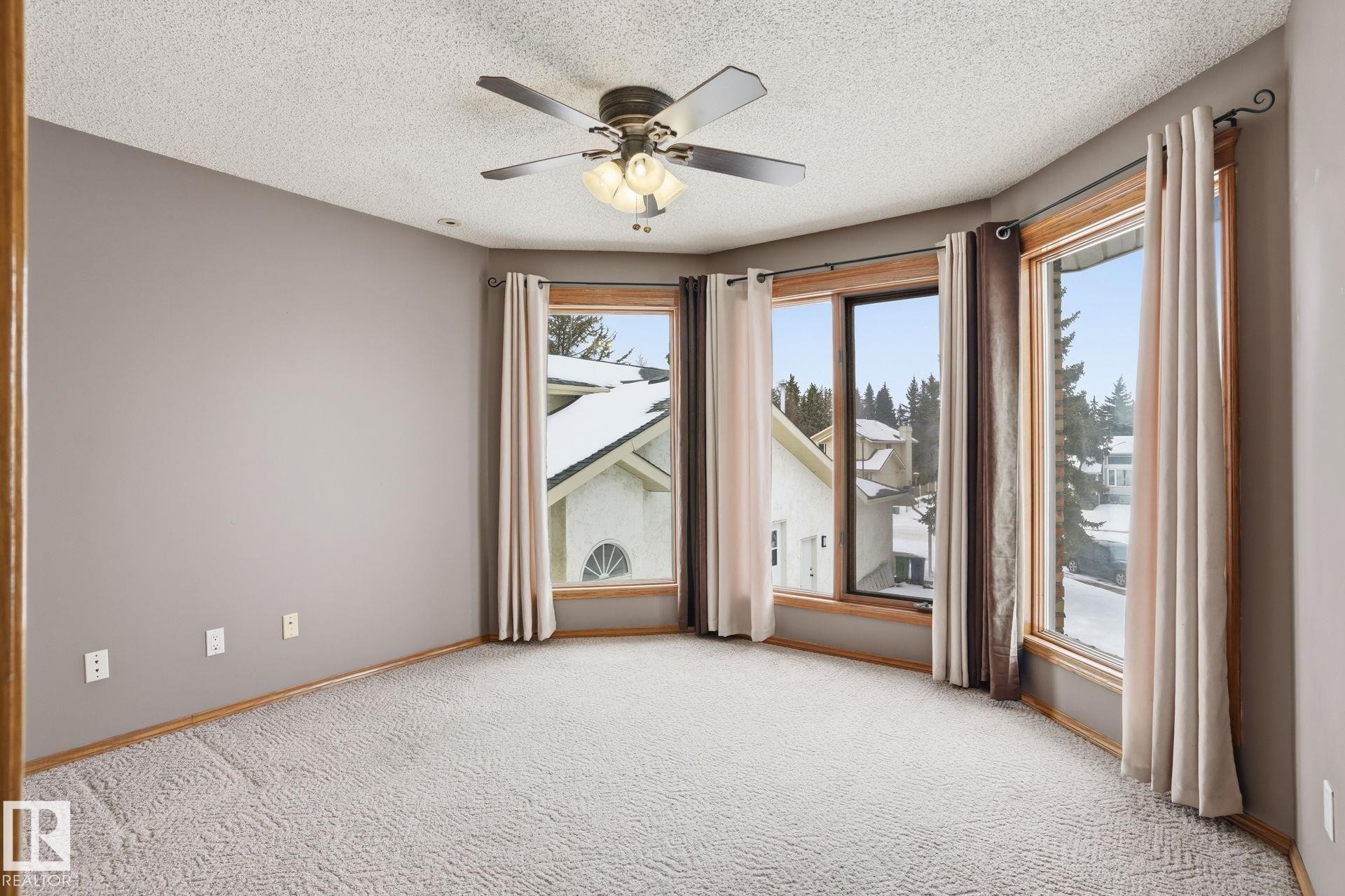 11019 10 Avenue, Edmonton, AB - Indoor Photo Showing Other Room