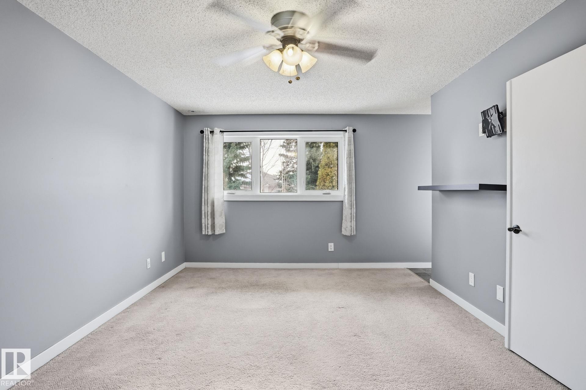 11019 10 Avenue, Edmonton, AB - Indoor Photo Showing Other Room