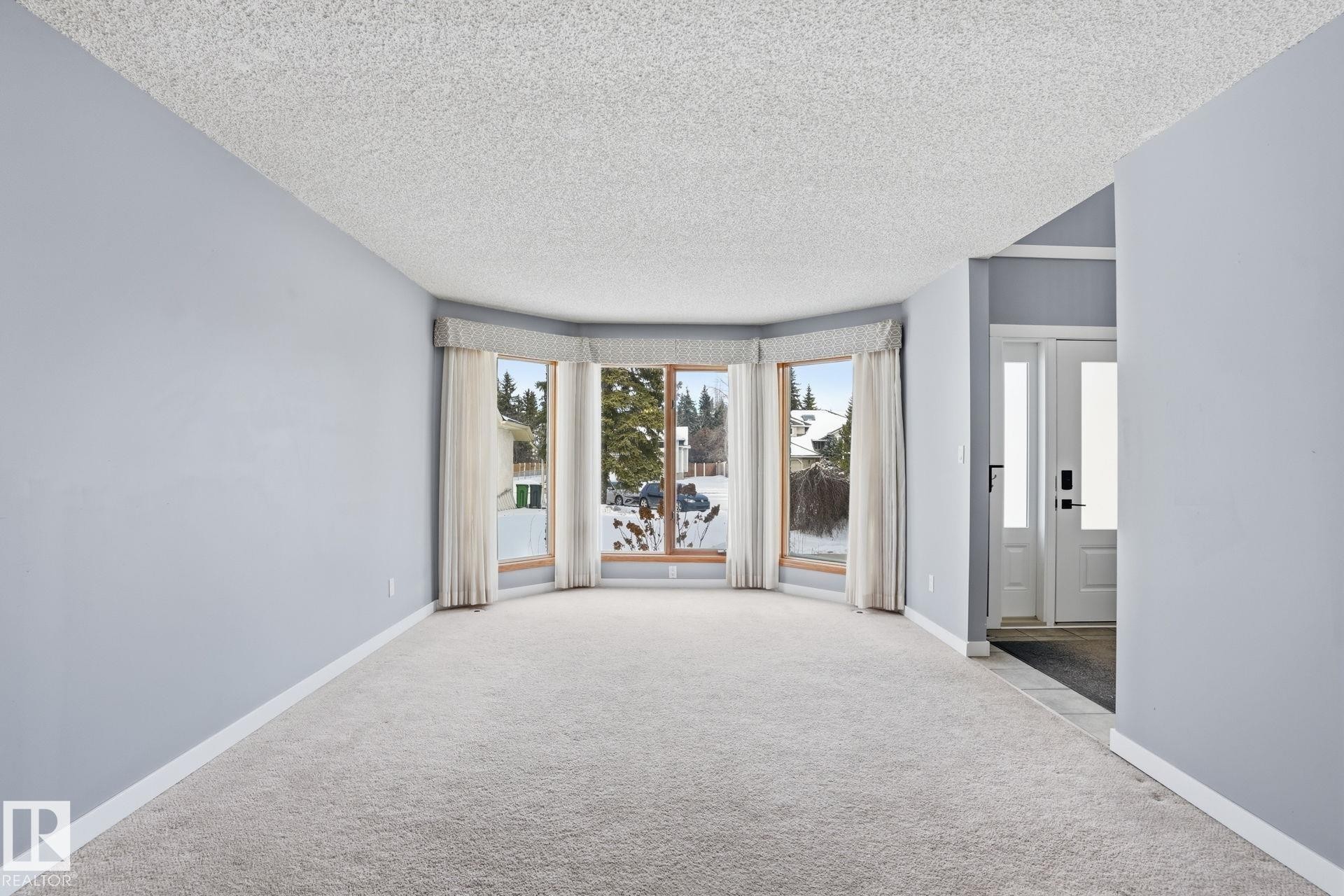 11019 10 Avenue, Edmonton, AB - Indoor Photo Showing Other Room