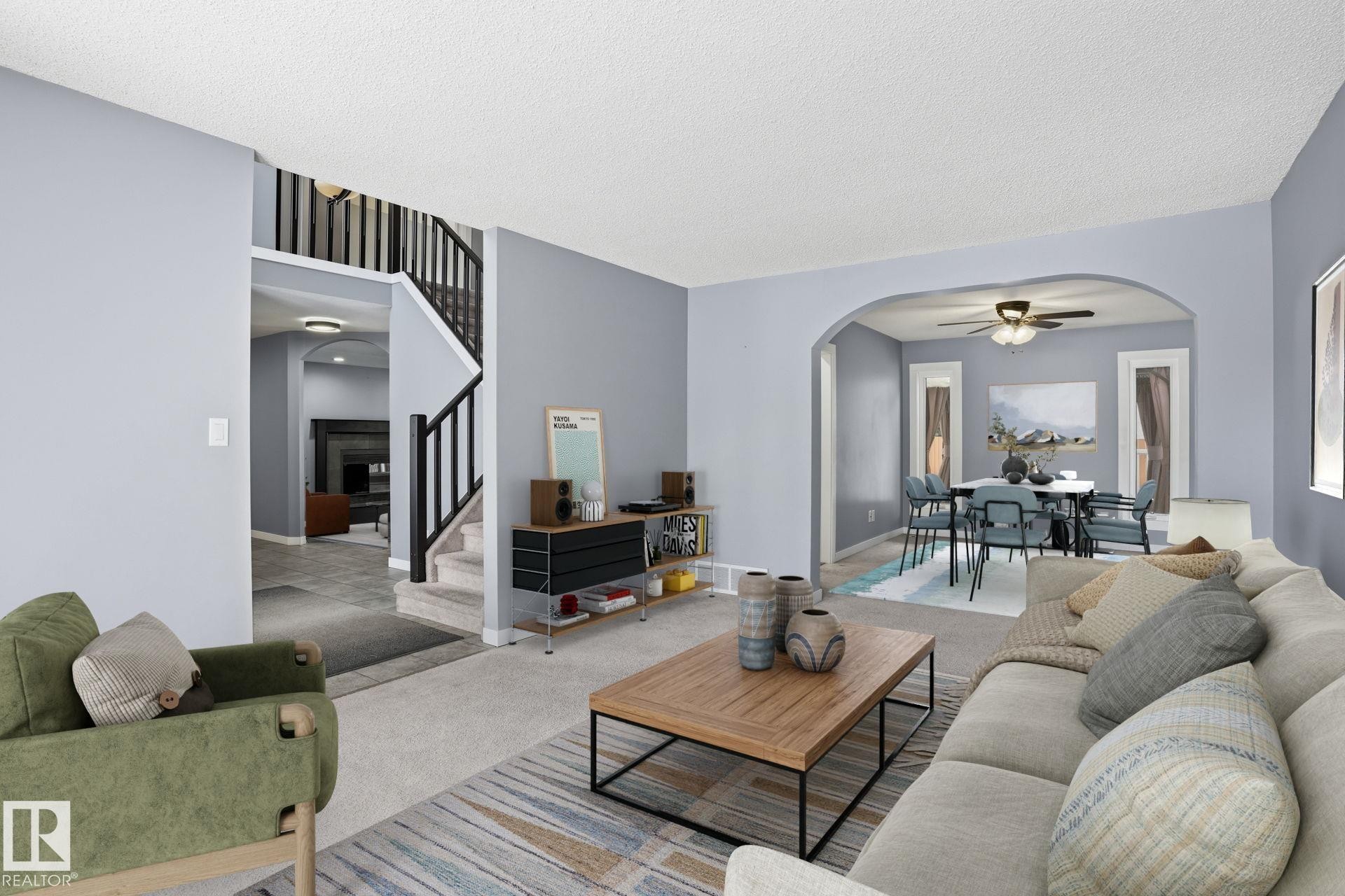 11019 10 Avenue, Edmonton, AB - Indoor Photo Showing Living Room