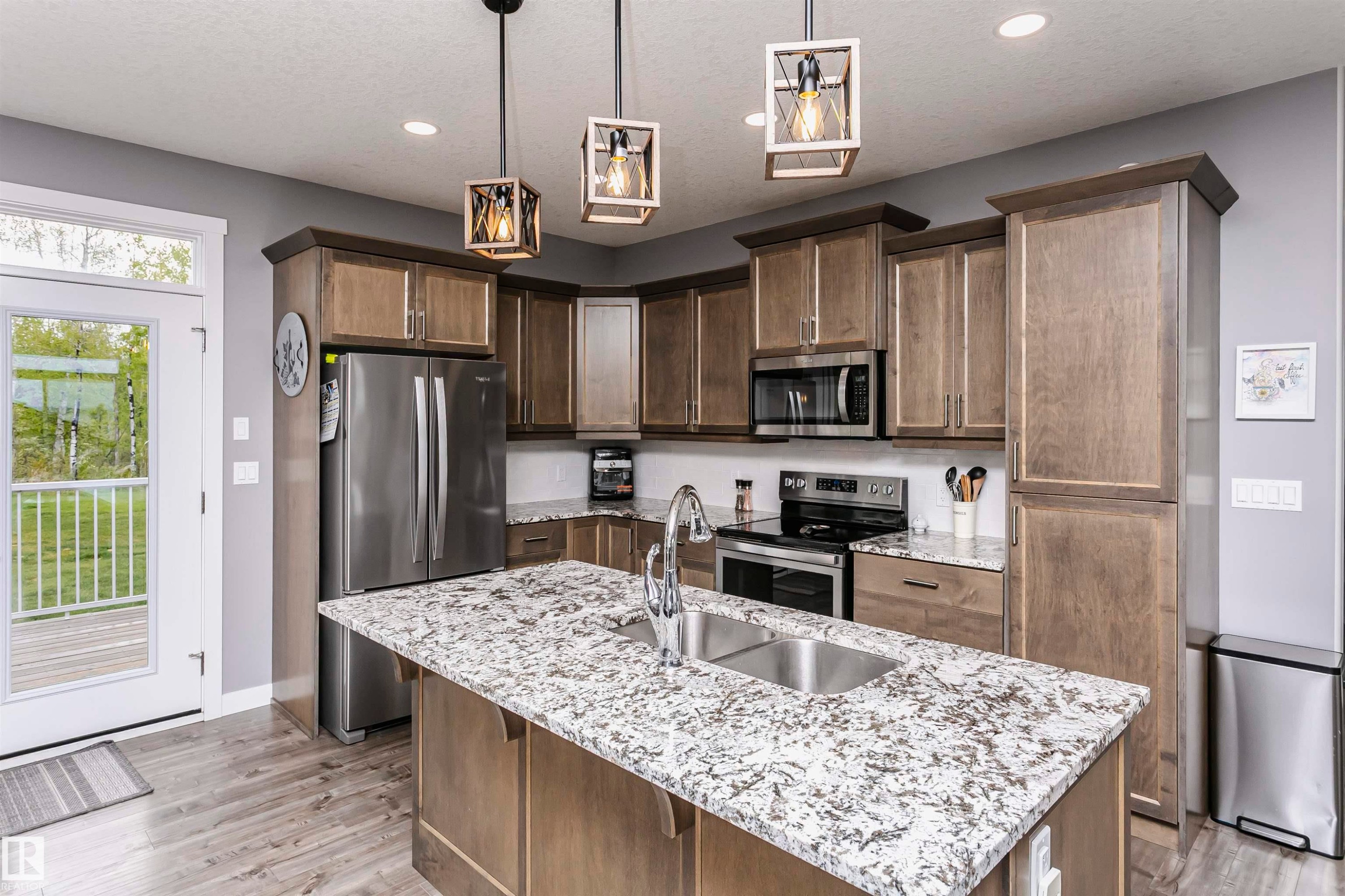 611 55101 Ste Anne Trail, Rural Lac Ste. Anne County, AB - Indoor Photo Showing Kitchen With Double Sink With Upgraded Kitchen