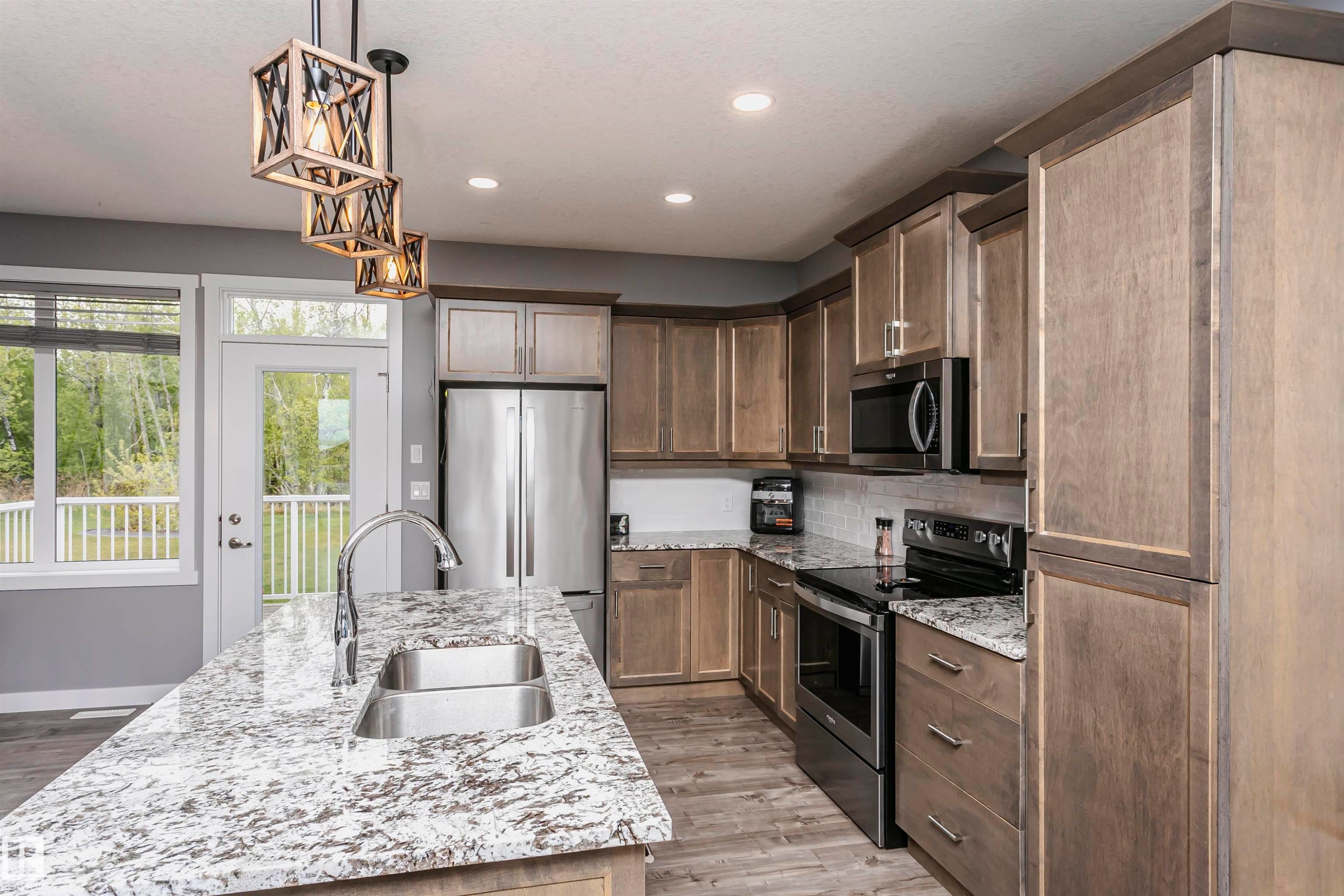 611 55101 Ste Anne Trail, Rural Lac Ste. Anne County, AB - Indoor Photo Showing Kitchen With Double Sink With Upgraded Kitchen